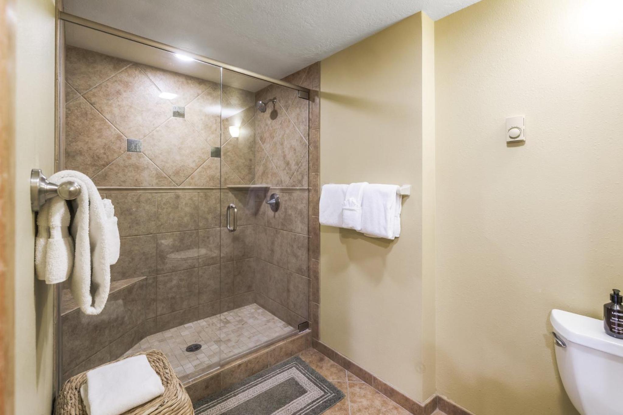 10-Bed Mixed Dormitory Room