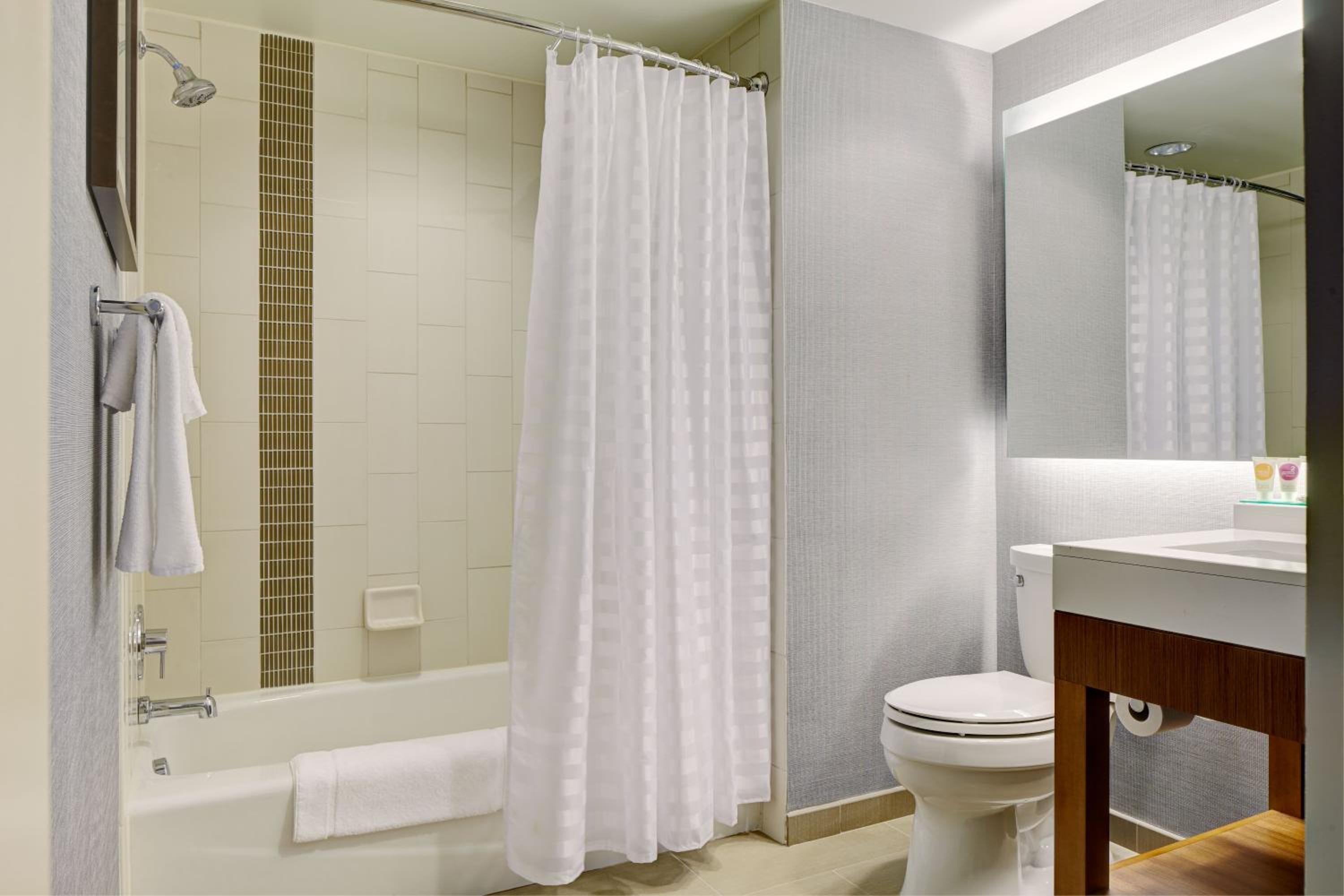 Queen Room with Two Queen Beds, photo 7