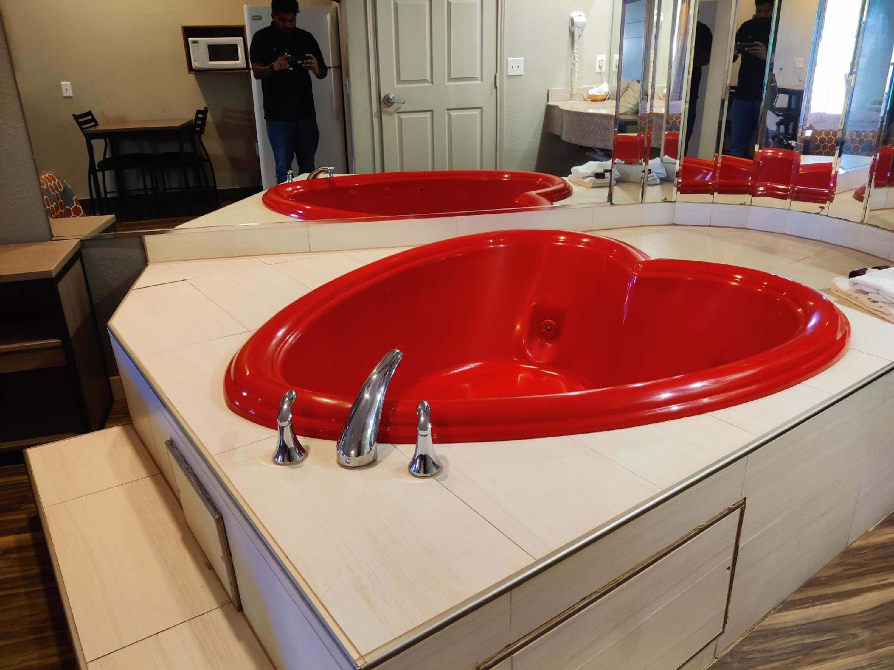 1 Suite King Bed Smoking Jacuzzi Tub photo 3
