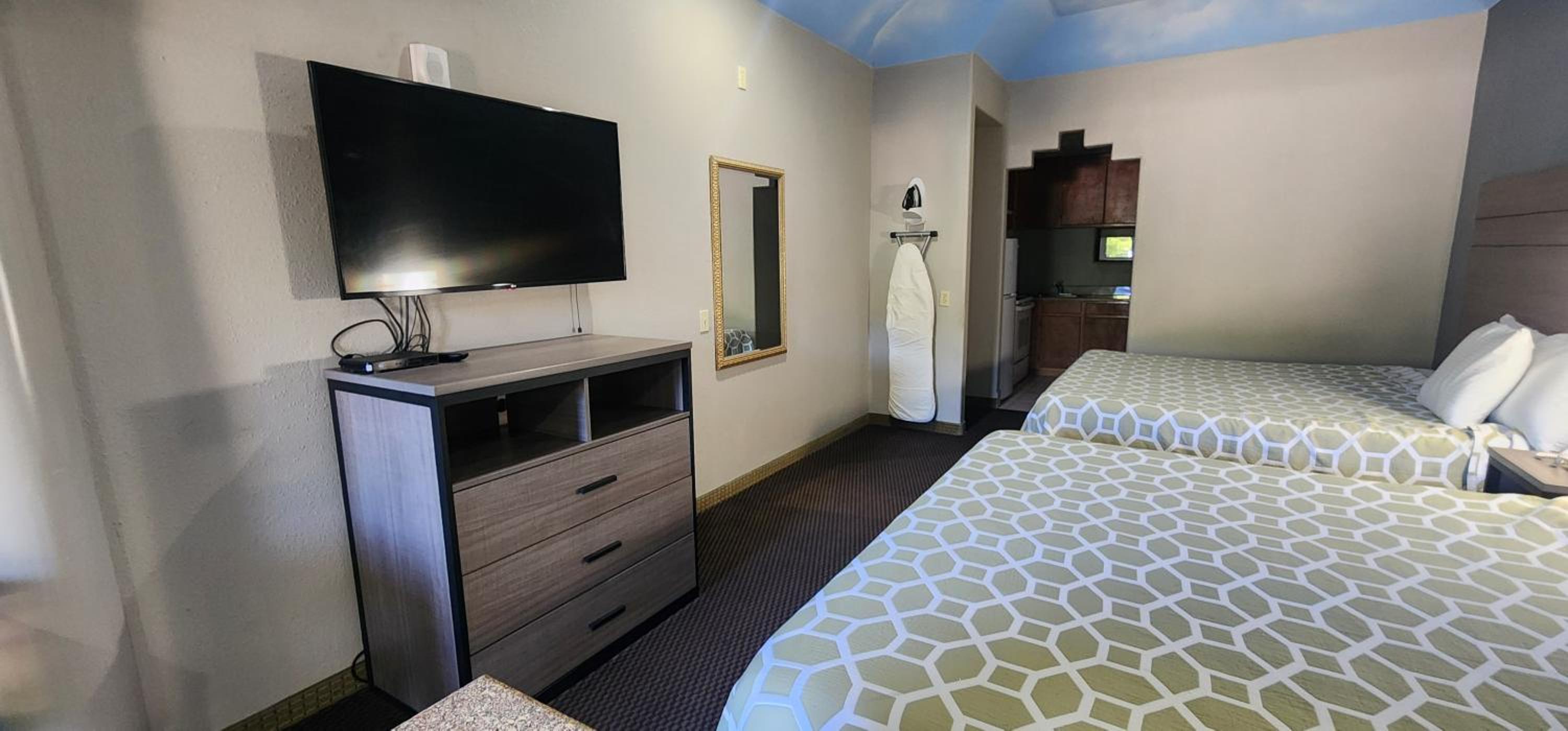 2 King Beds with Kitchenette photo 3