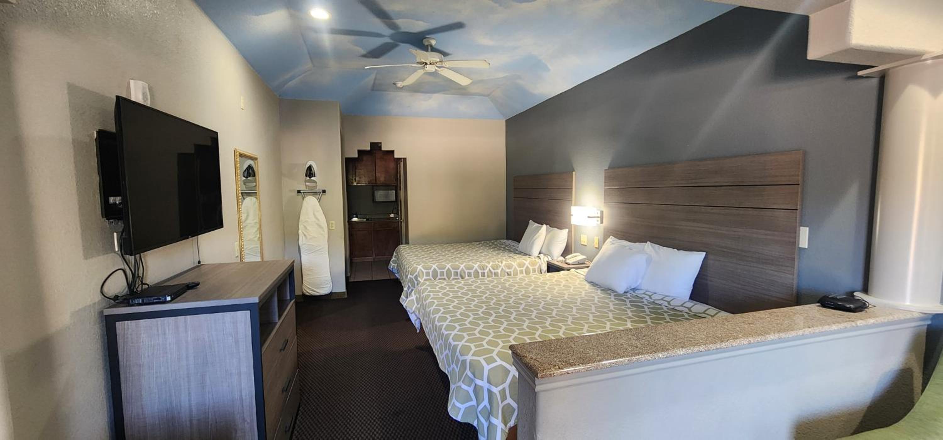 2 King Beds with Kitchenette photo 2