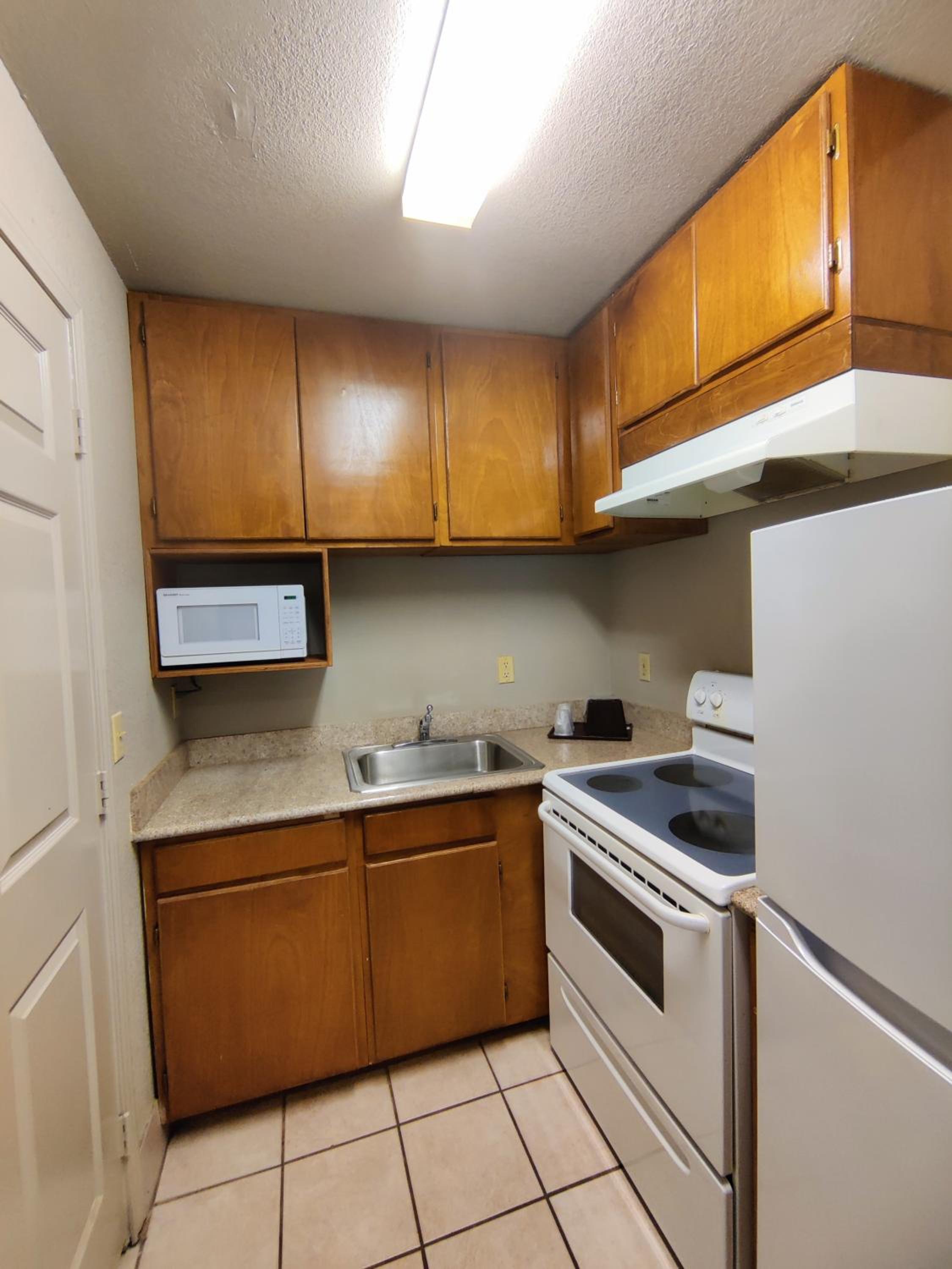King Bed with Kitchenette photo 3
