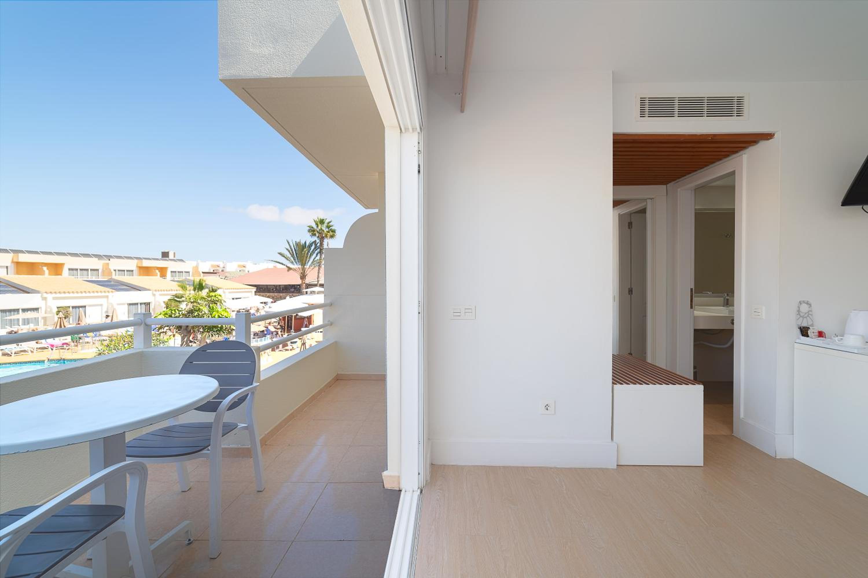 Double Room with Pool View photo 2