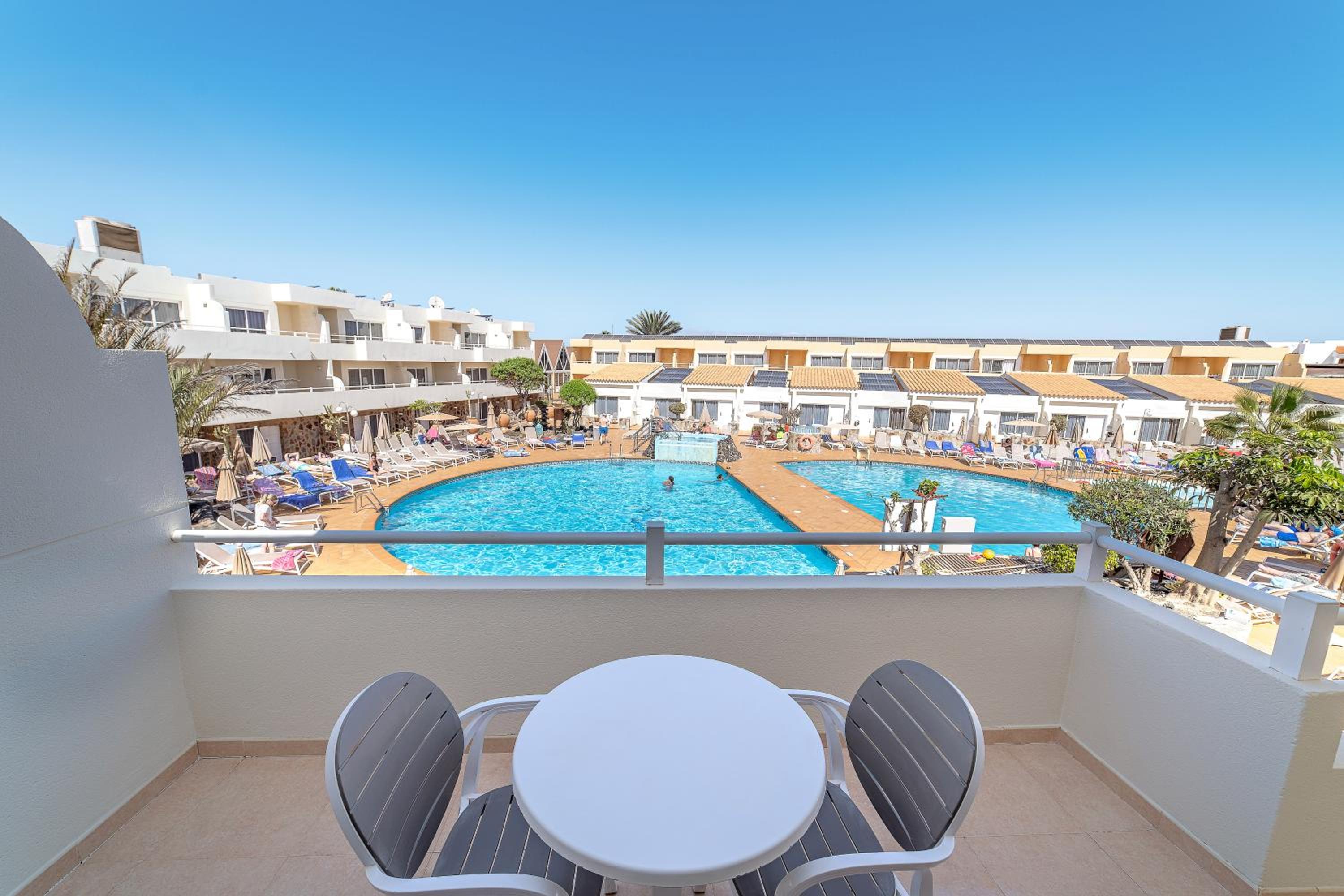 Double Room with Pool View photo 3