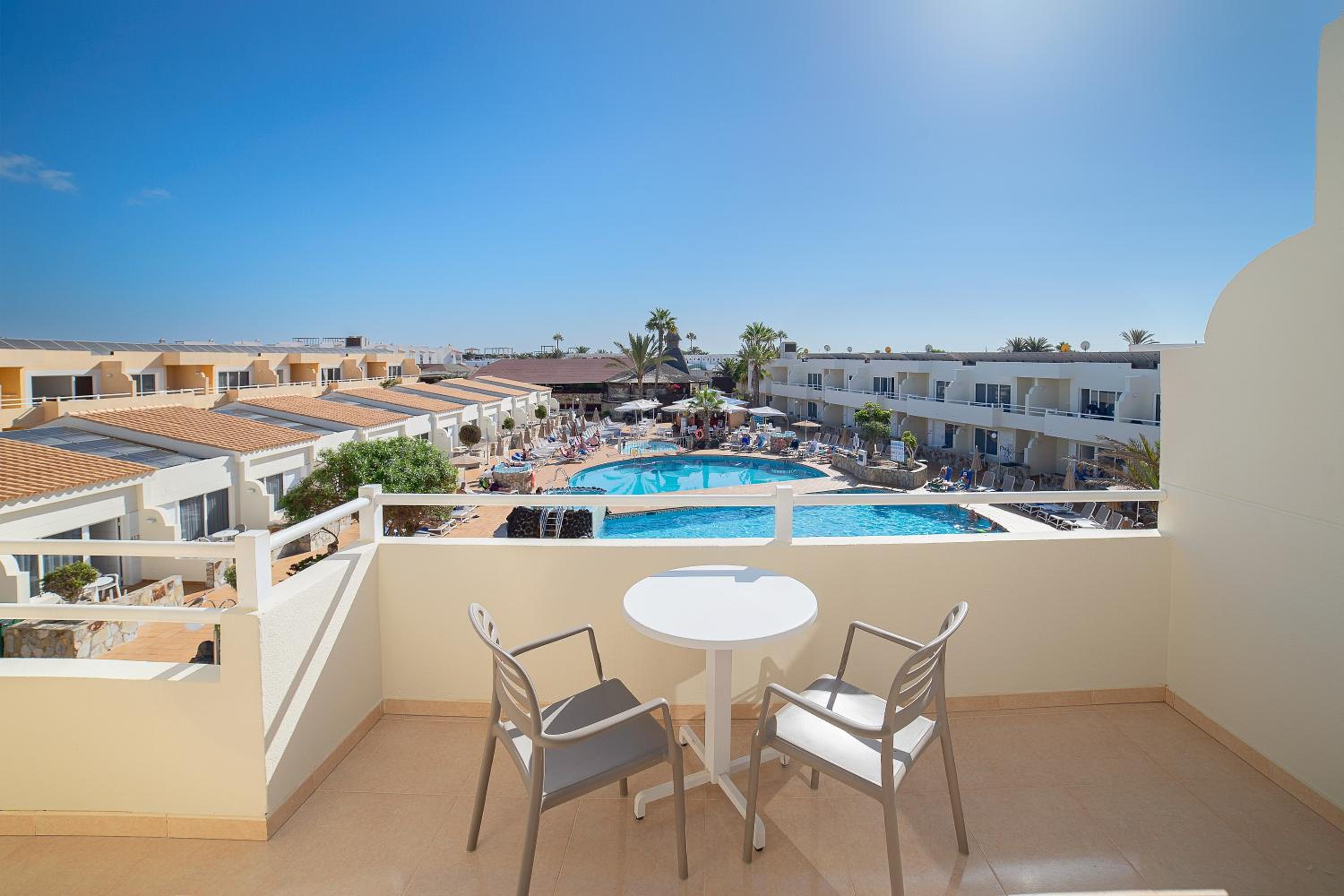 Triple Room with Pool View photo 1