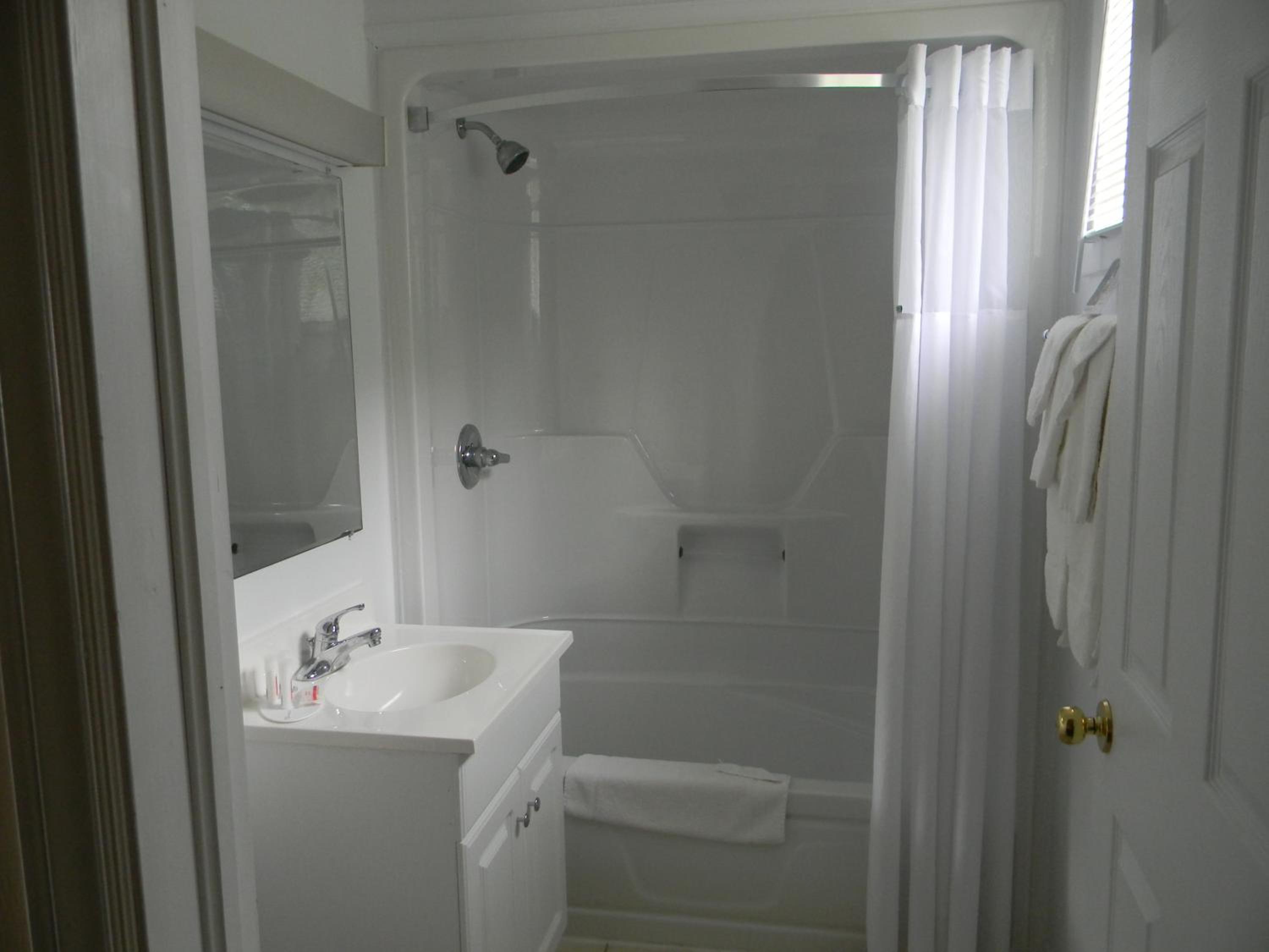 King Room - Non-Smoking - Photo 5