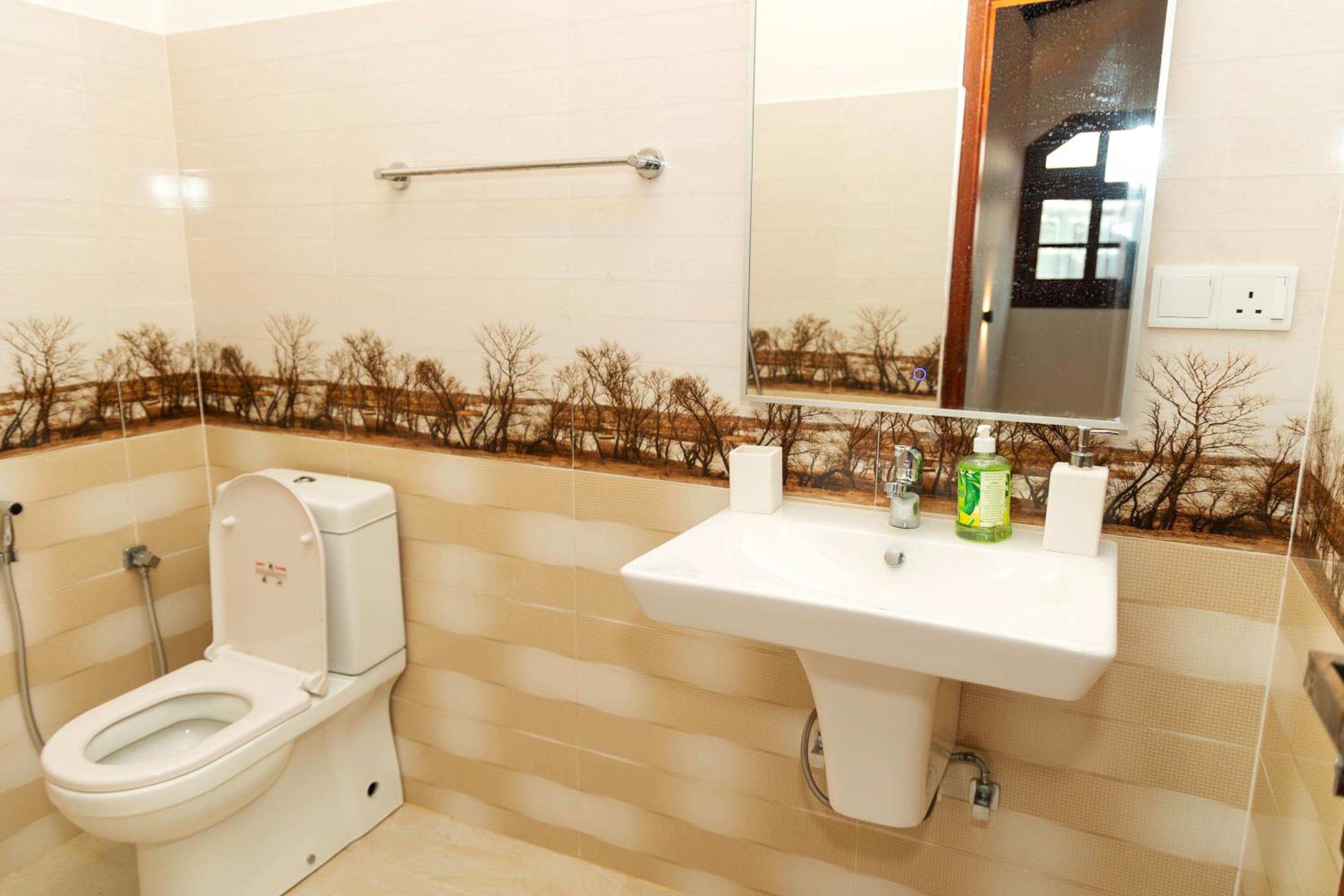 Double Room with Shared Bathroom photo 2