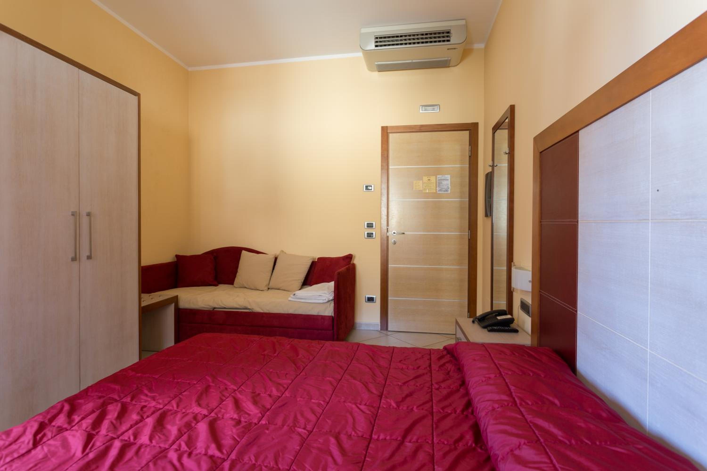 Deluxe Double or Twin Room photo 2