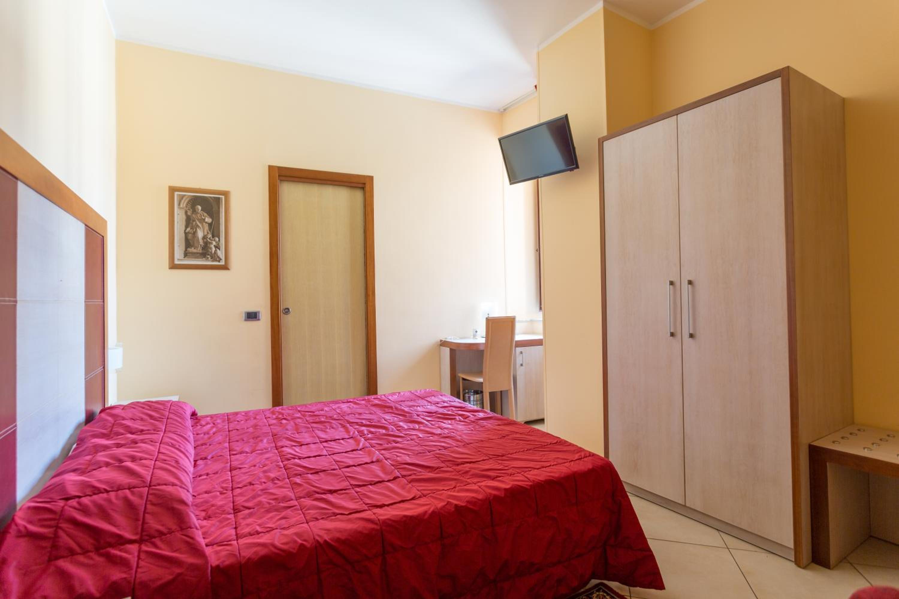 Deluxe Double or Twin Room photo 3