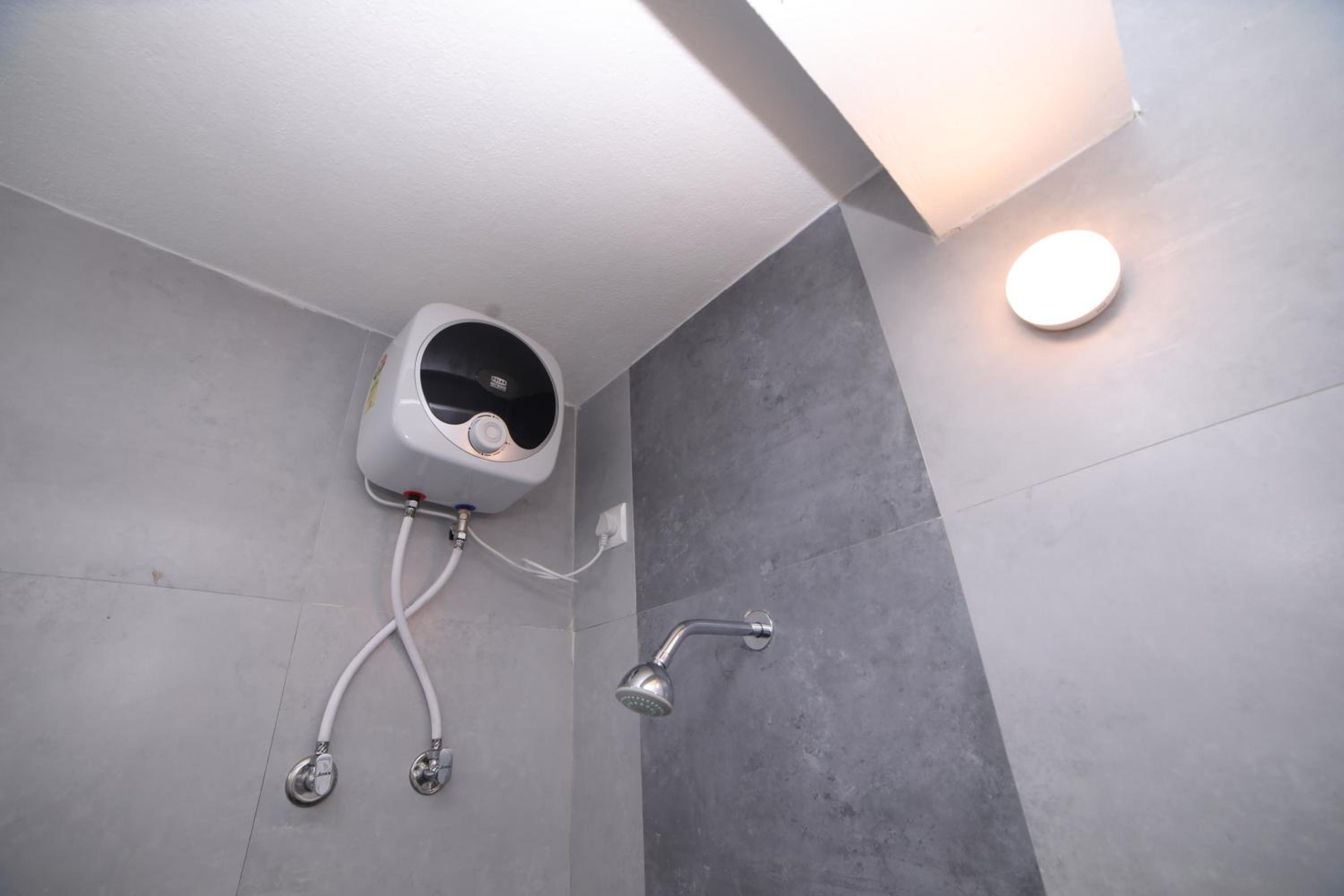 One-Bedroom Apartment - Photo 3