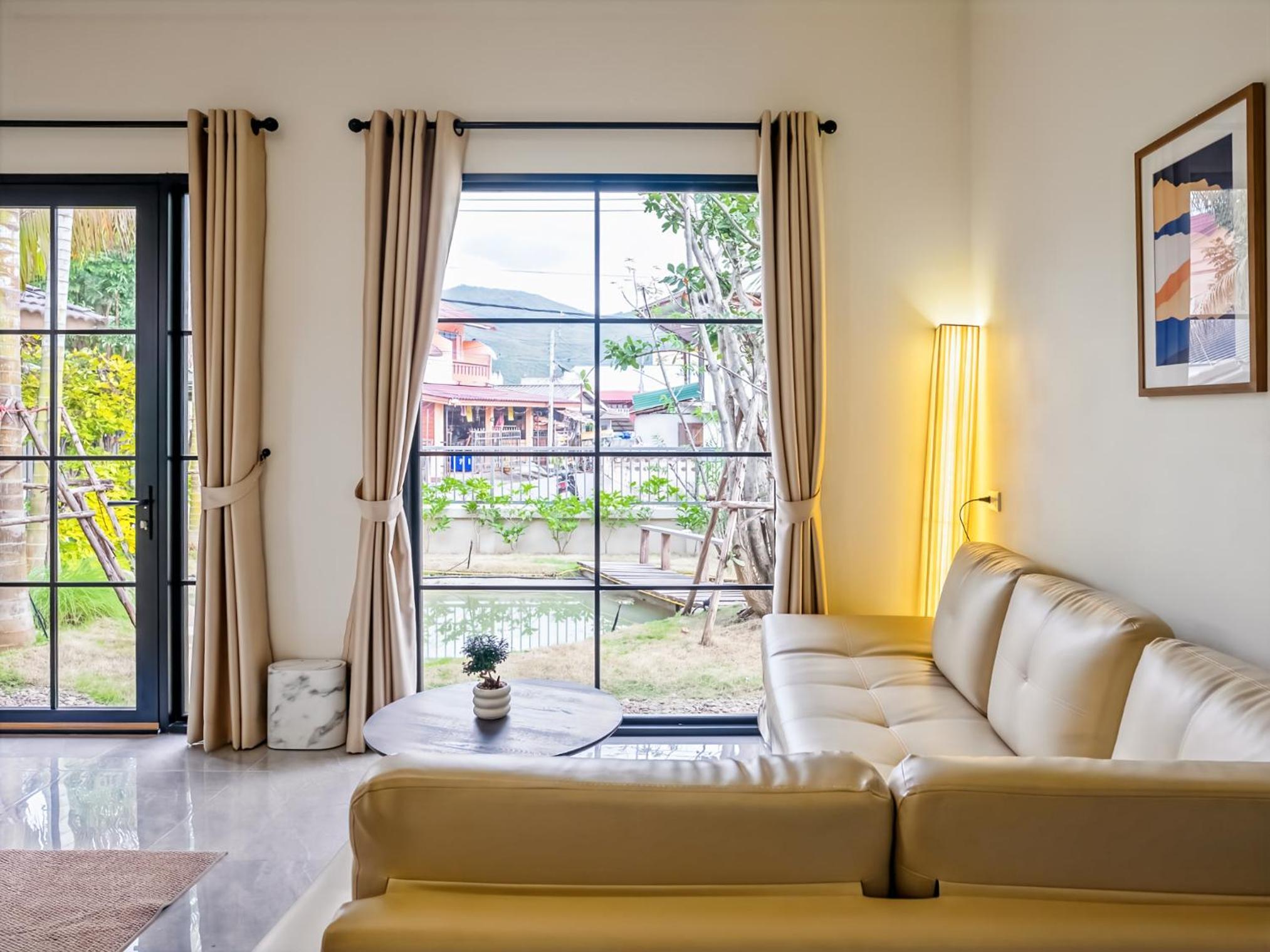 Suite with Mountain View