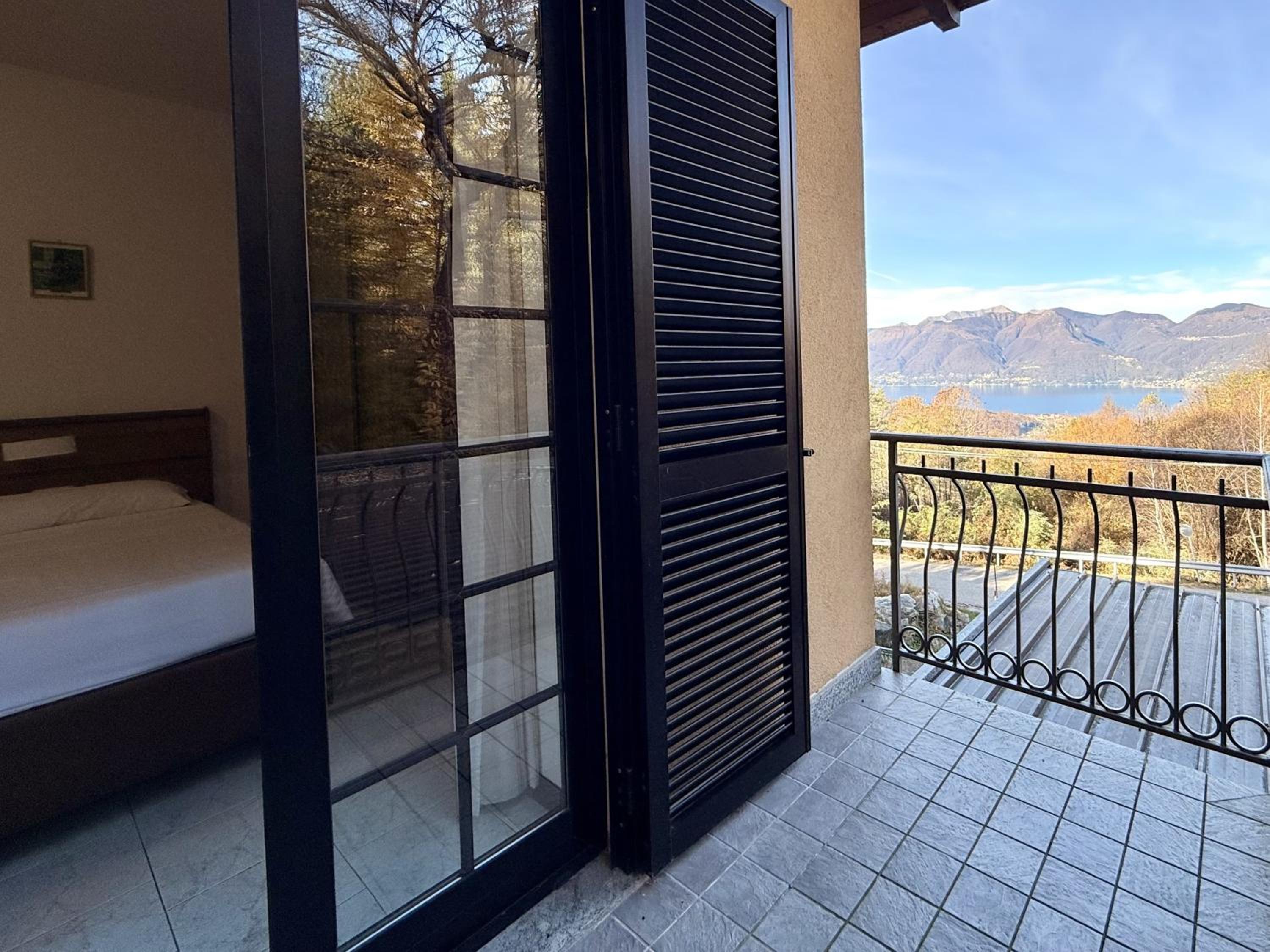triple room with balcony and lake view - Photo 17