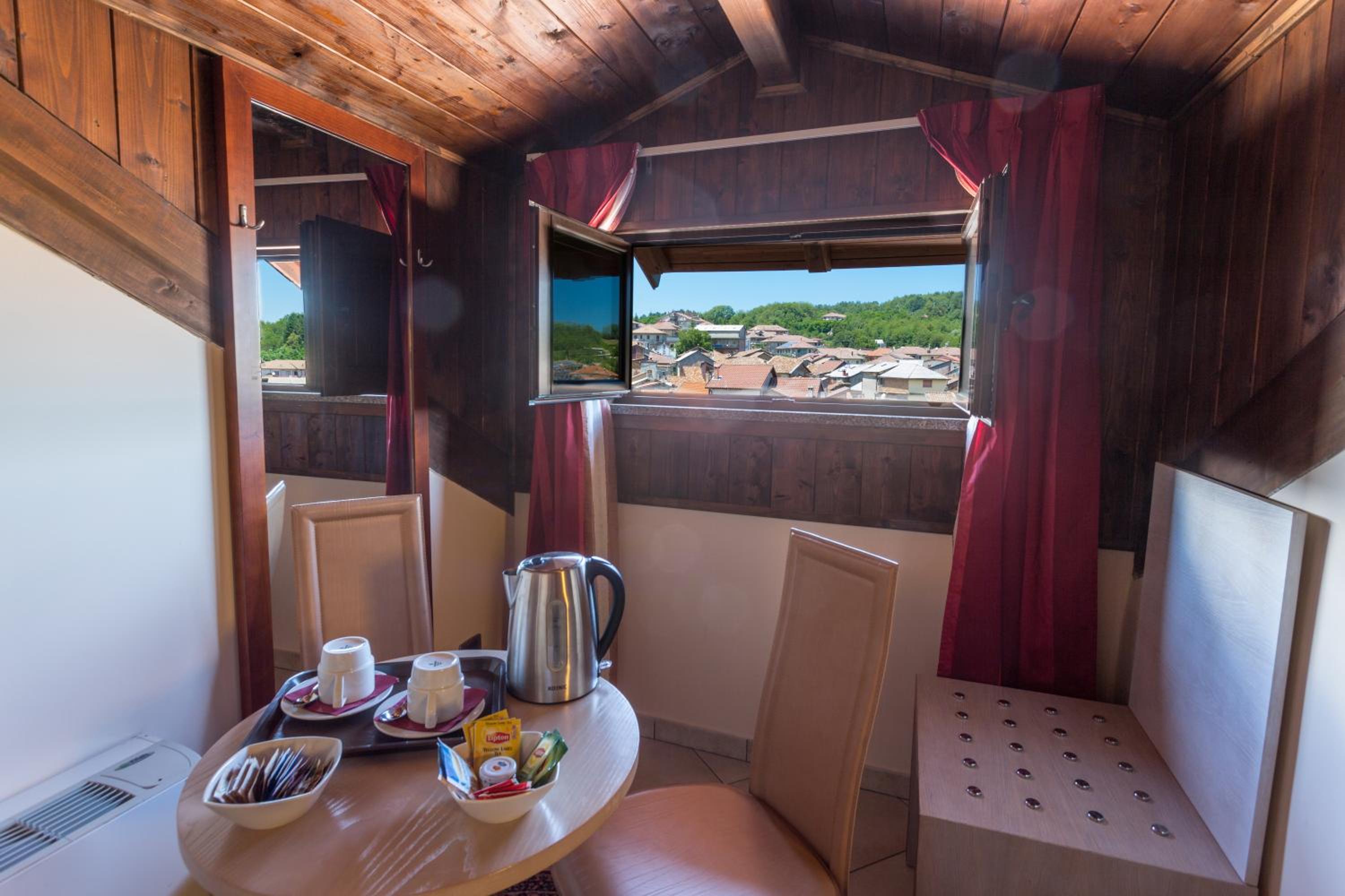 Deluxe Double or Twin Room with City View