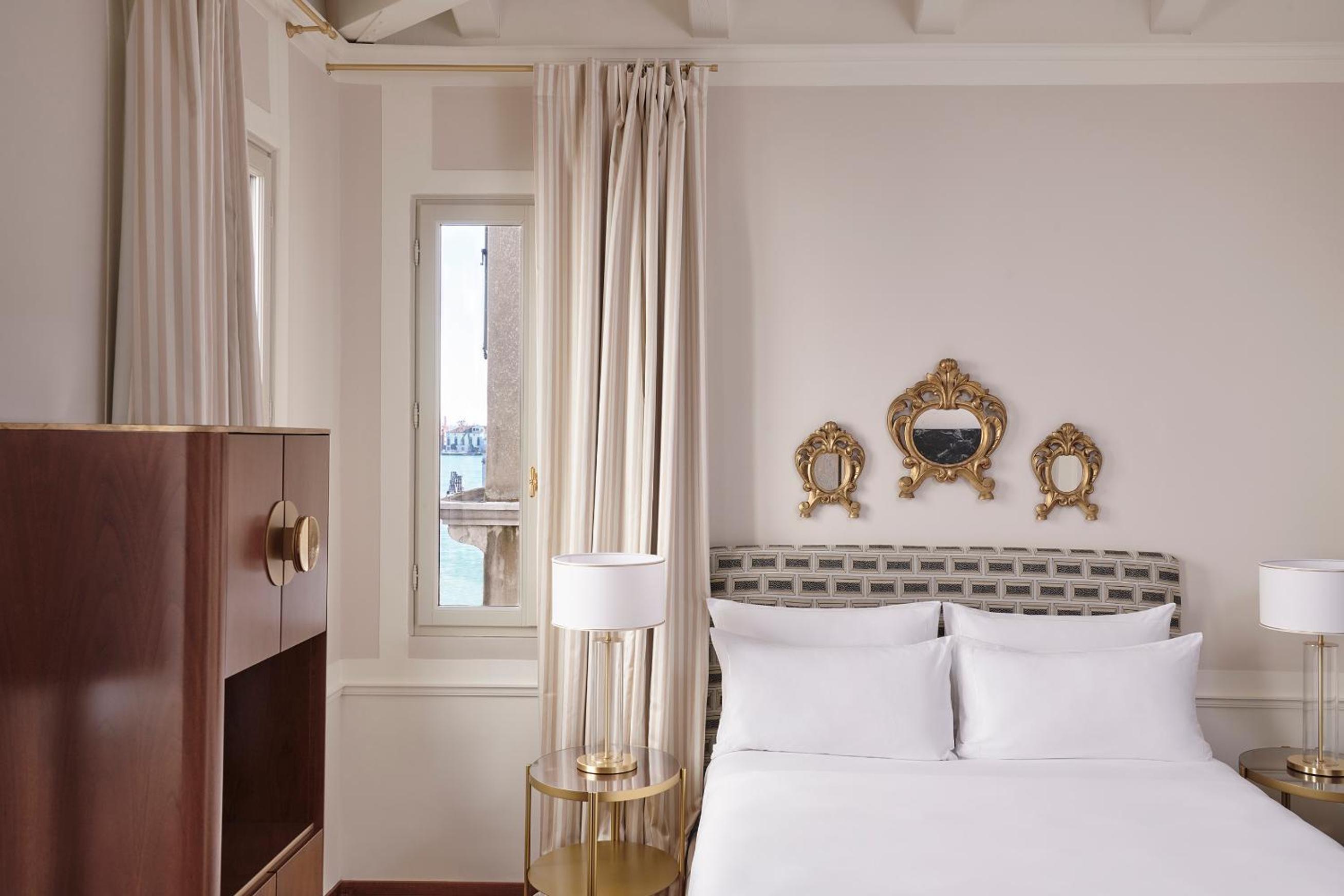 Classic Double Room with Canal View