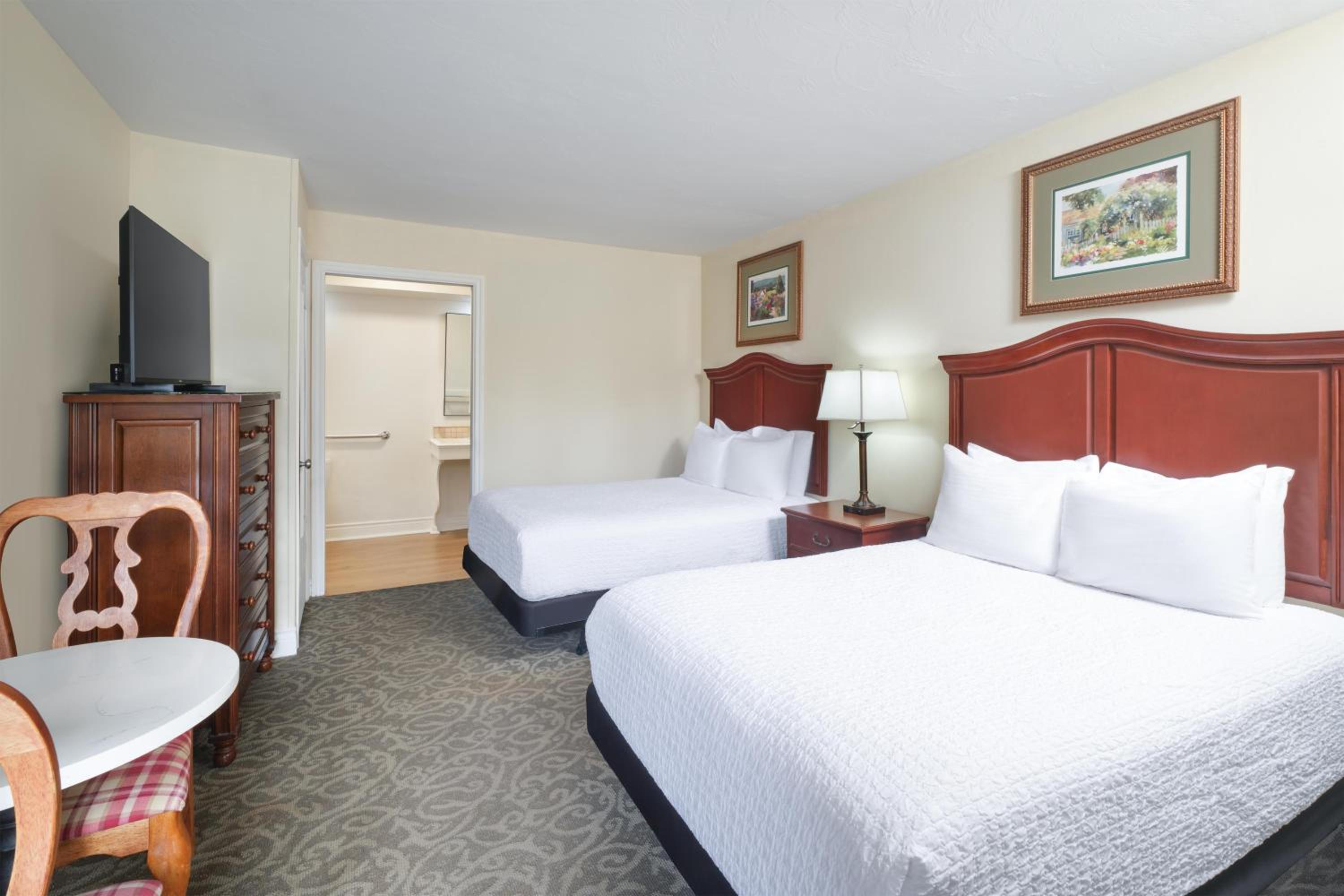 Double Room with Two Double Beds and Roll-In Shower - Disability Access/Non-Smoking photo 3