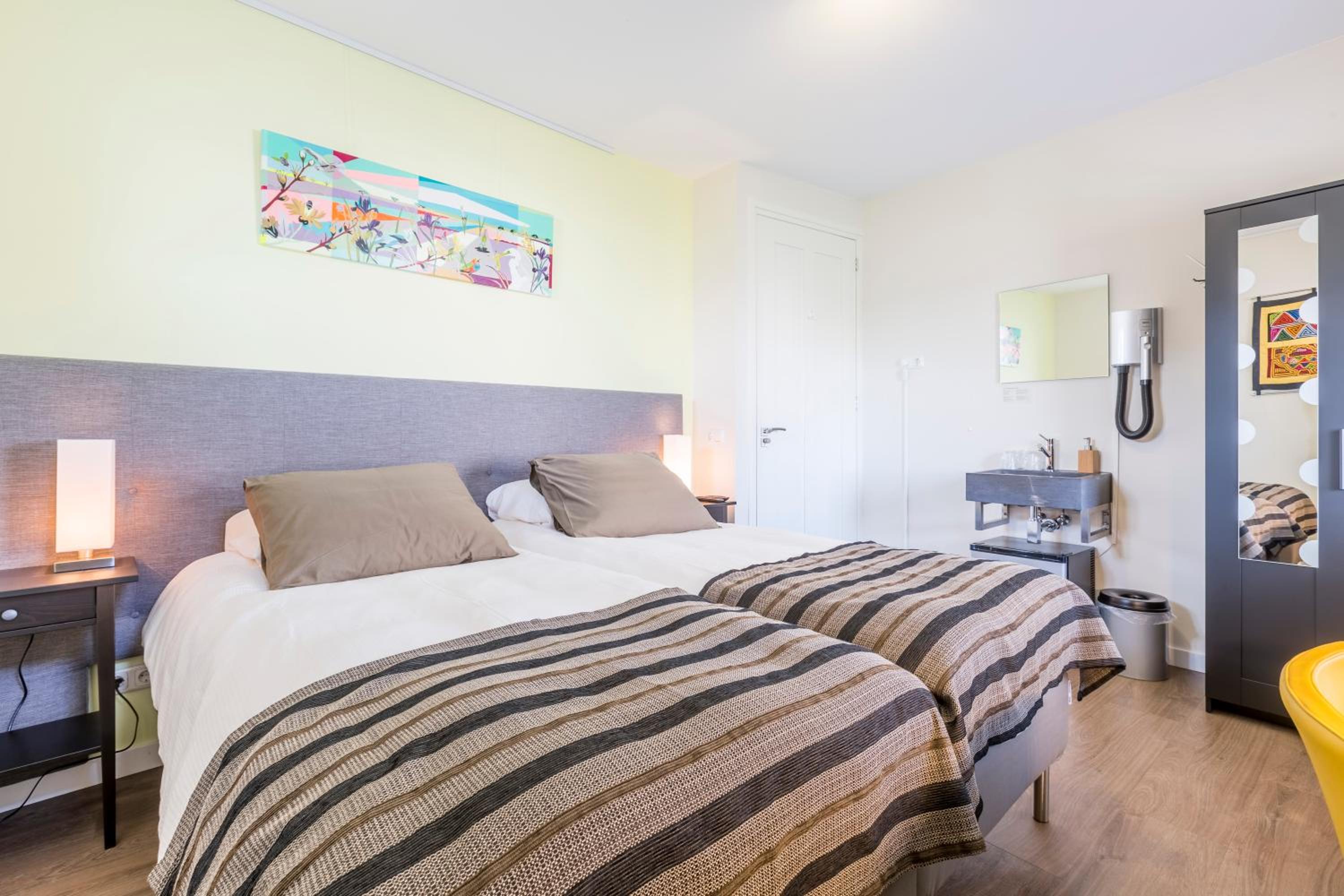 Standard Twin Room with Shared Bathroom