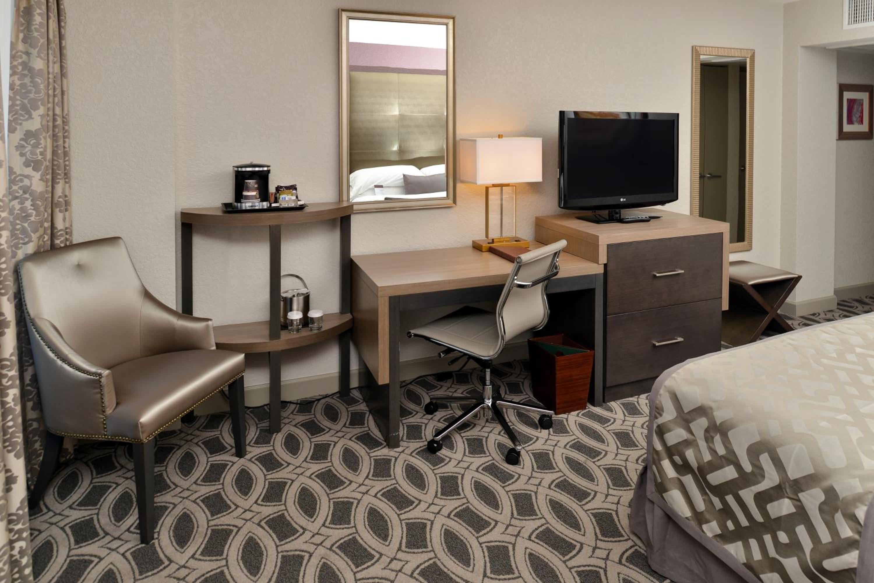 King Room thumbnail 5