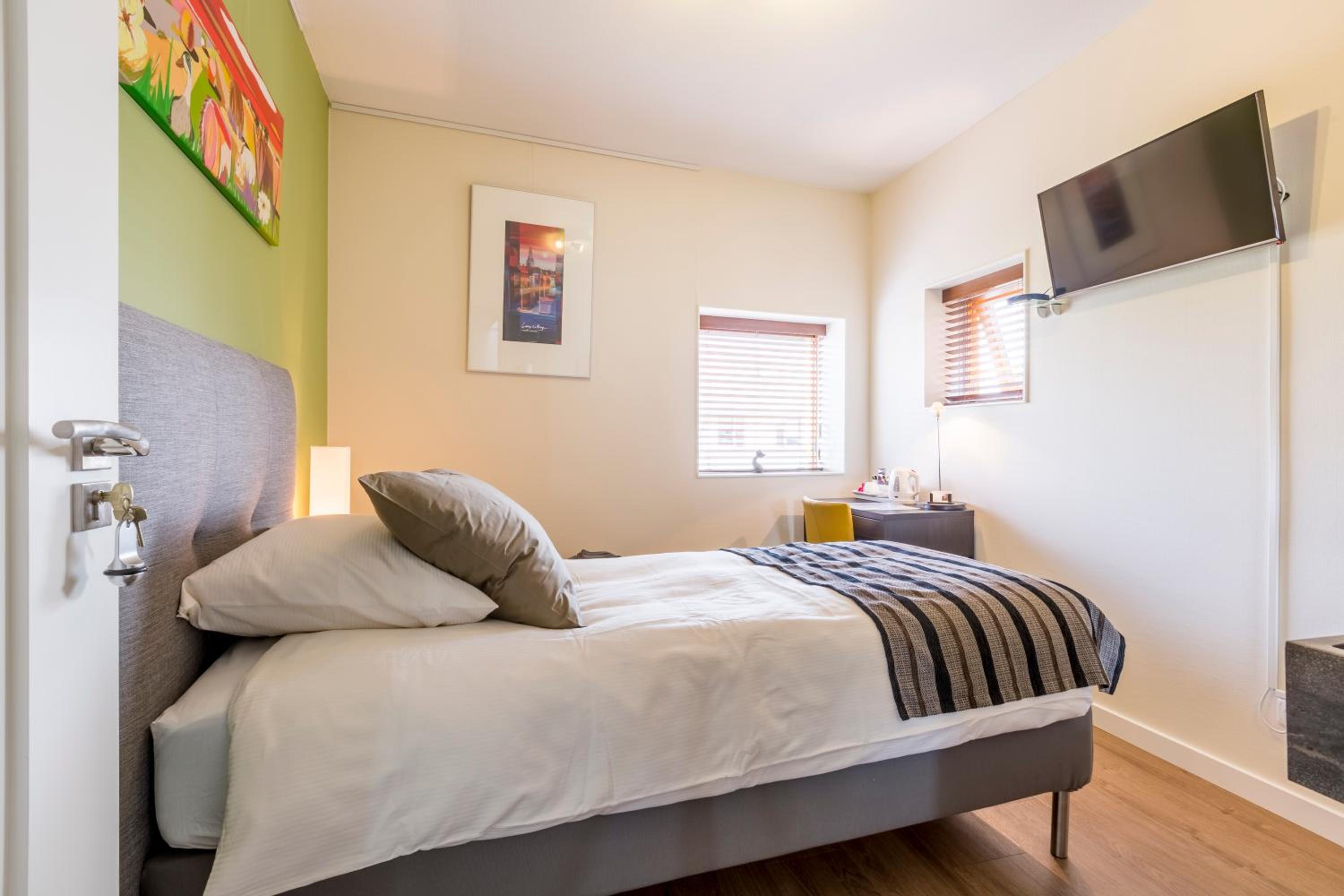 Single Room with Shared Bathroom
