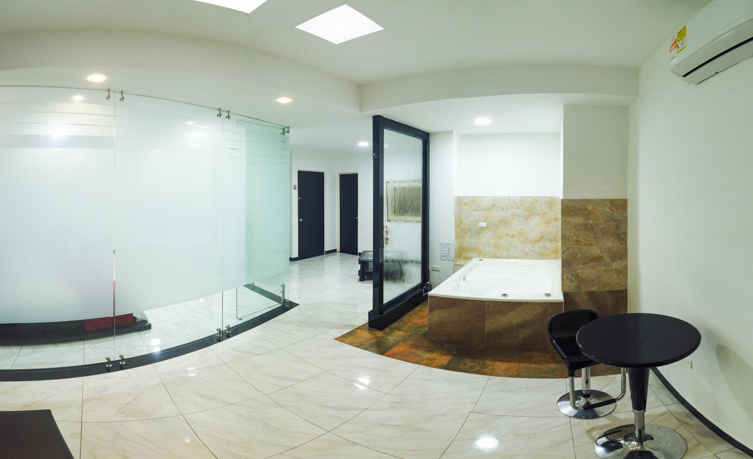 Superior King Suite
