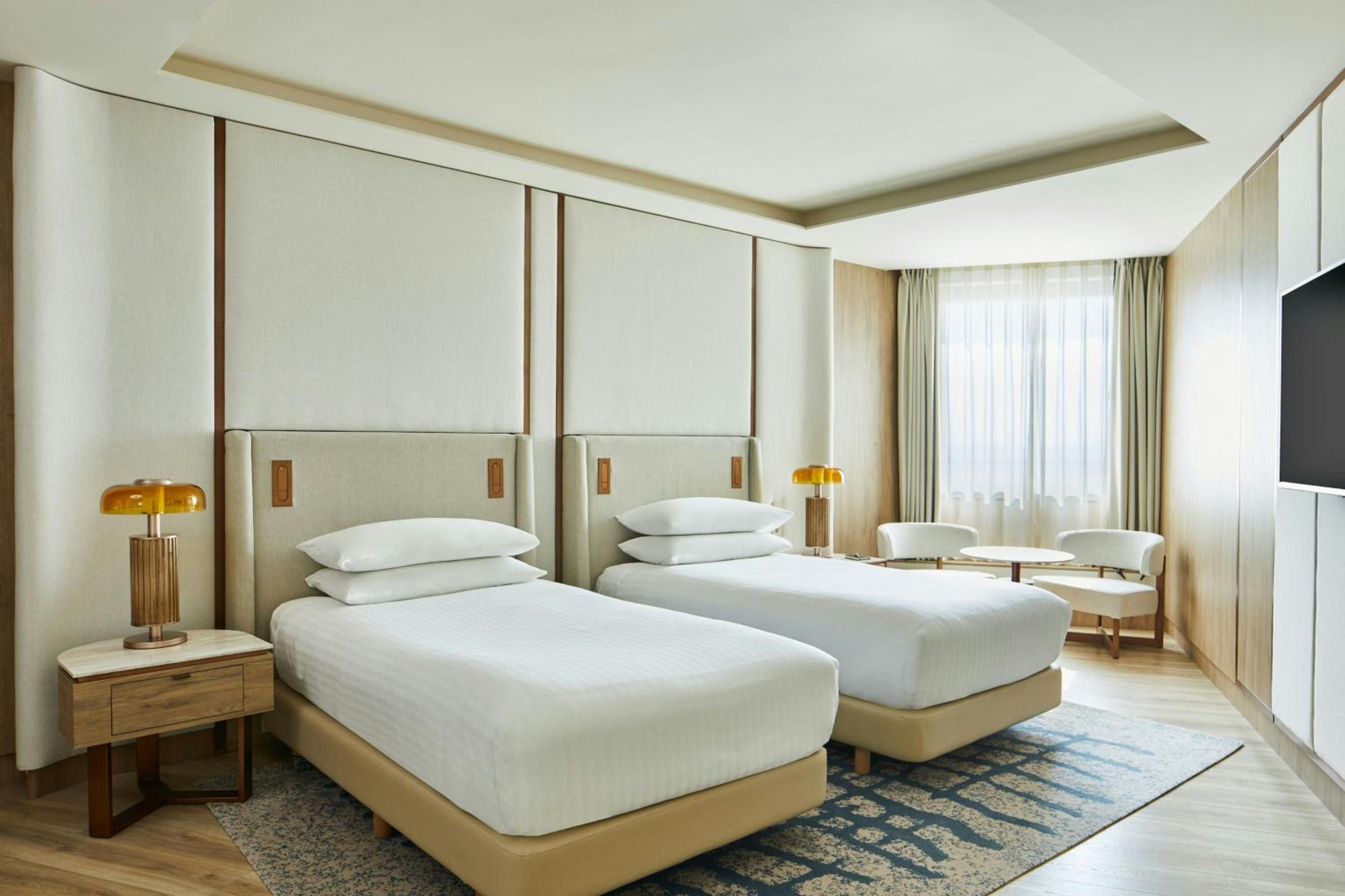 Superior Twin Room with Two Twin Beds and City View - Photo 3