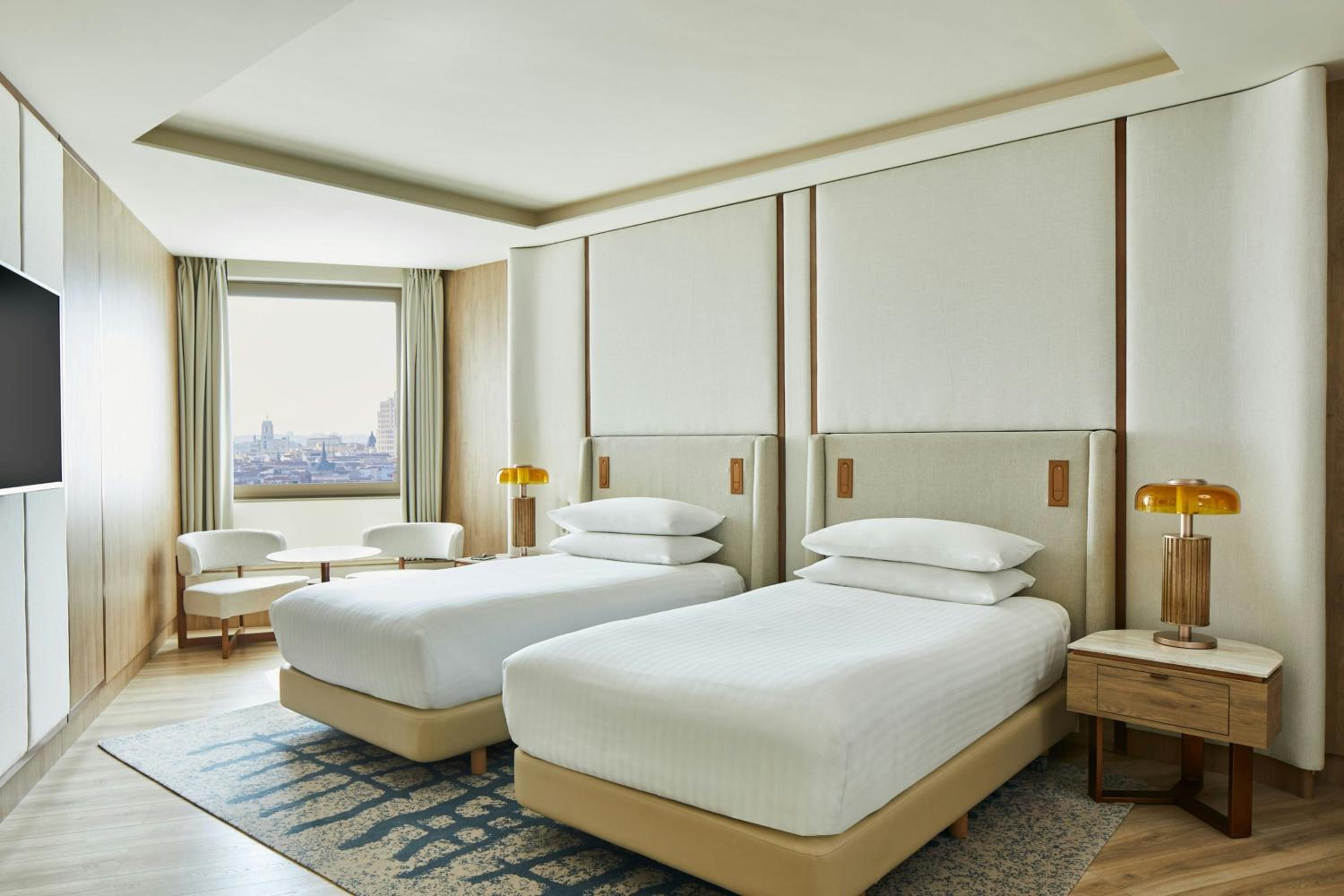 Superior Twin Room with Two Twin Beds and City View - Photo 4