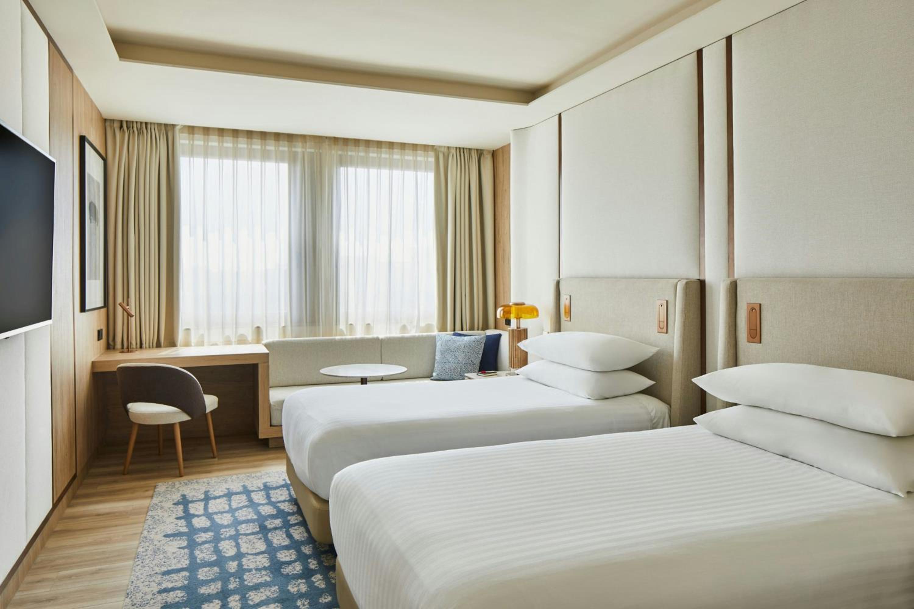 Superior Twin Room with Two Twin Beds and City View - Photo 6