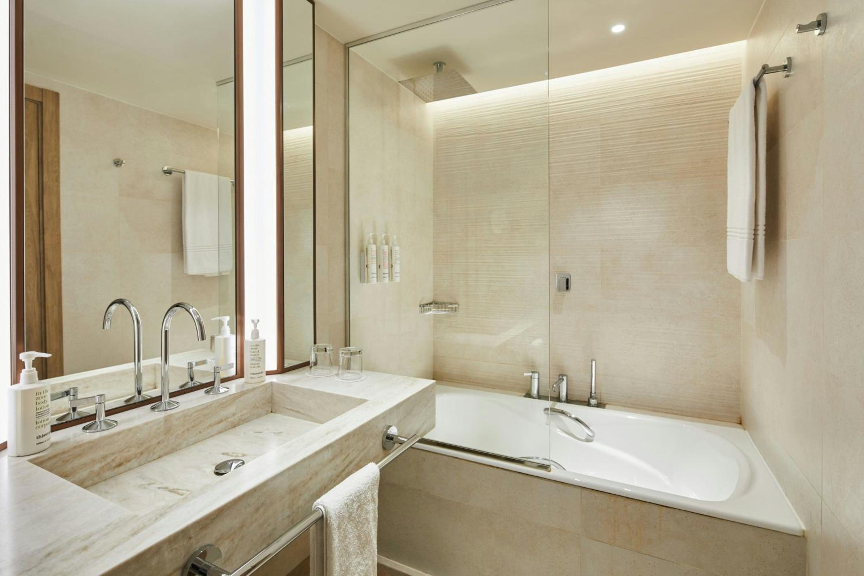 One-Bedroom King Suite with Sofa Bed and City View - Photo 3
