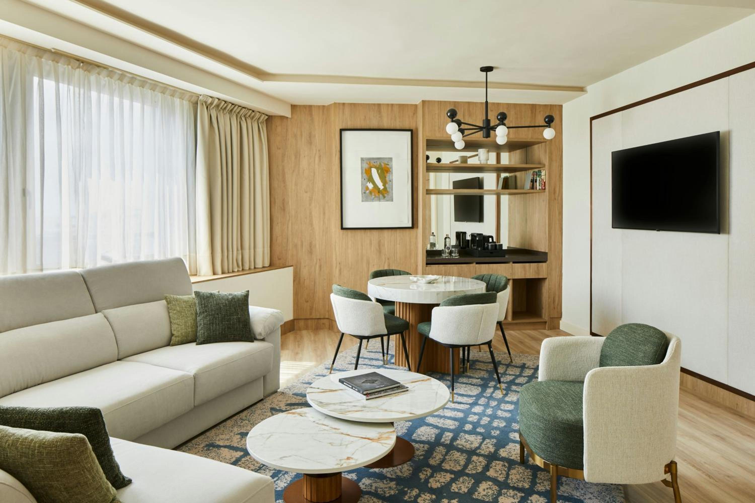 One-Bedroom King Suite with Sofa Bed and City View - Photo 12