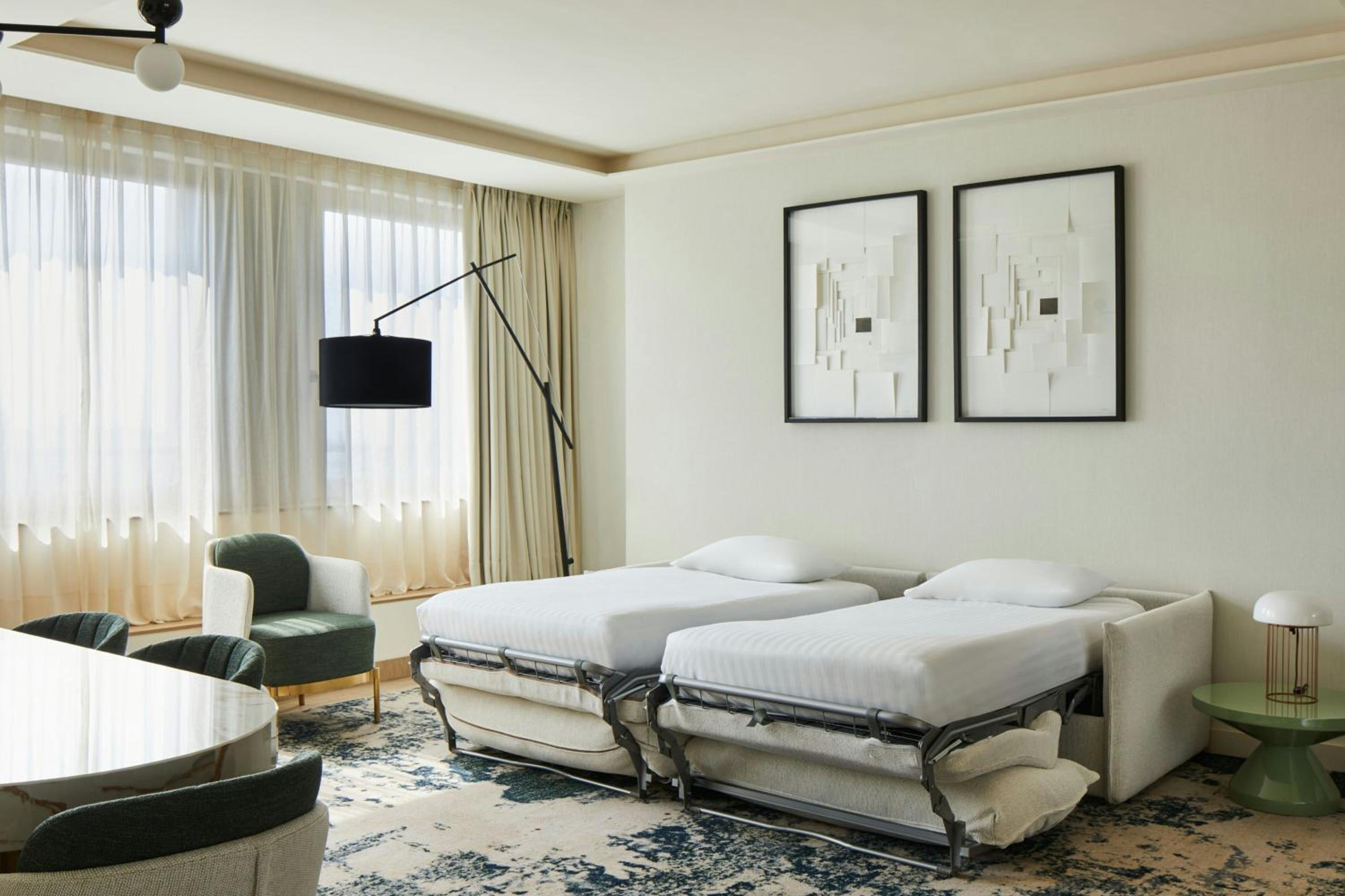 One-Bedroom King Suite with Sofa Bed and City View - Photo 13