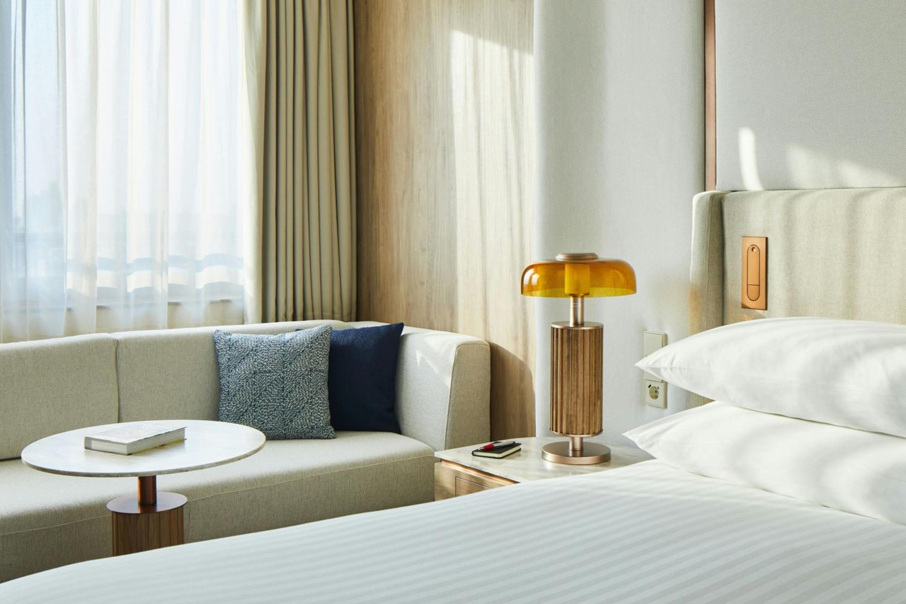 Superior King Room with City View - Photo 24