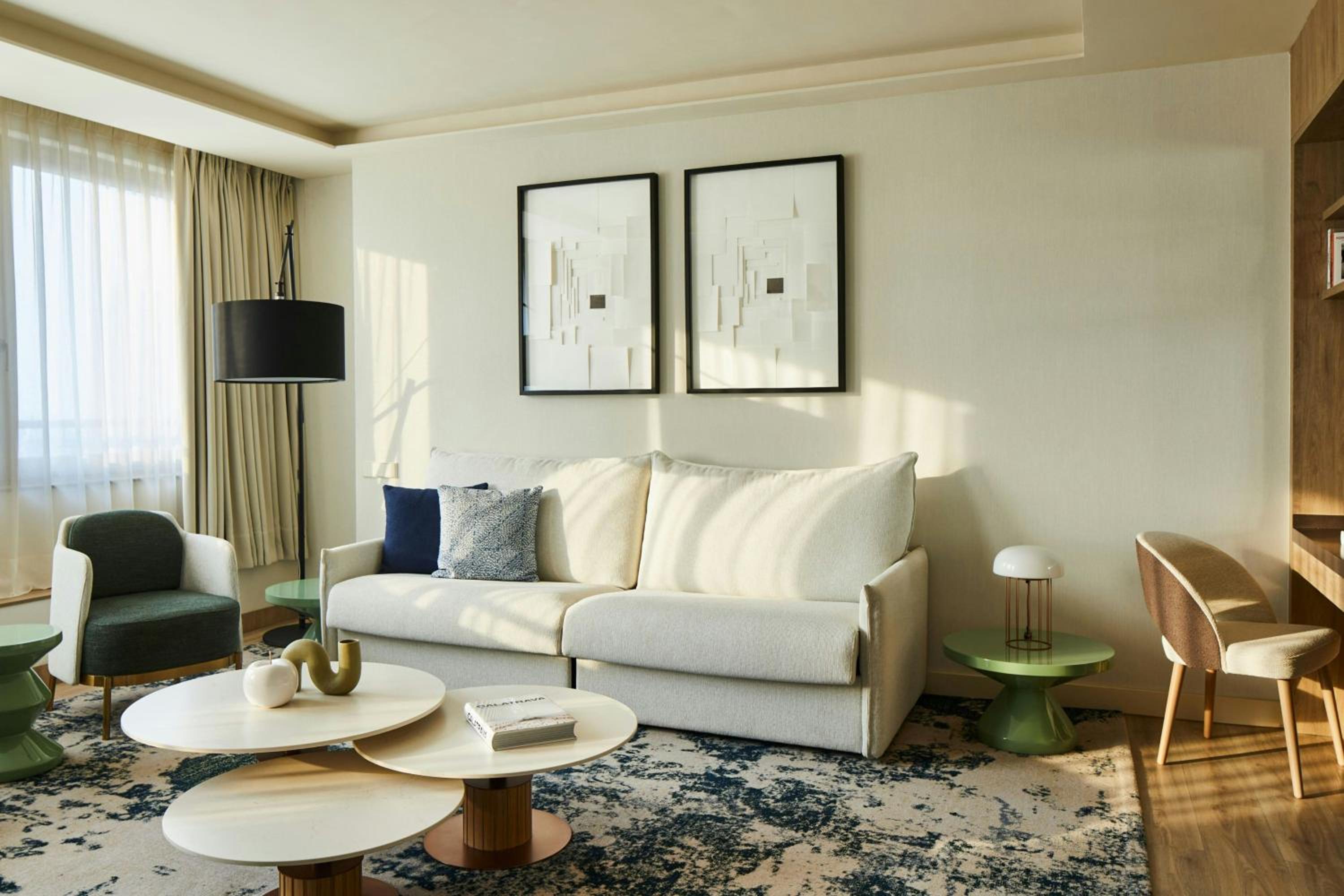 One-Bedroom King Suite with Sofa Bed and City View - Photo 16