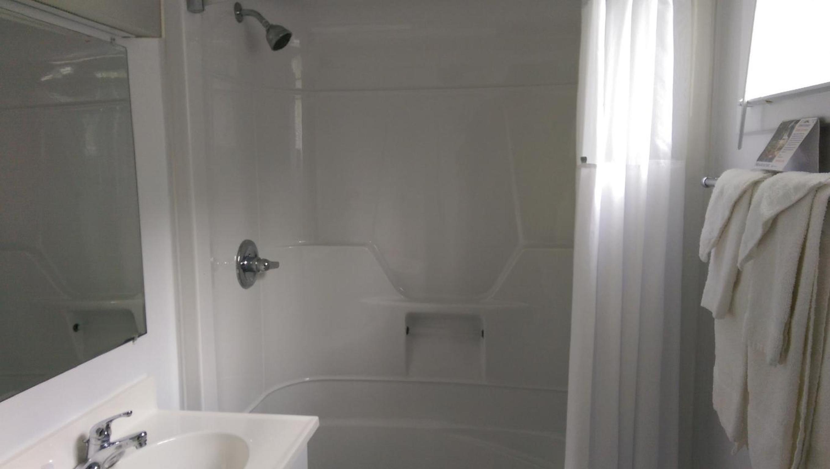 King Room - Non-Smoking - Photo 4