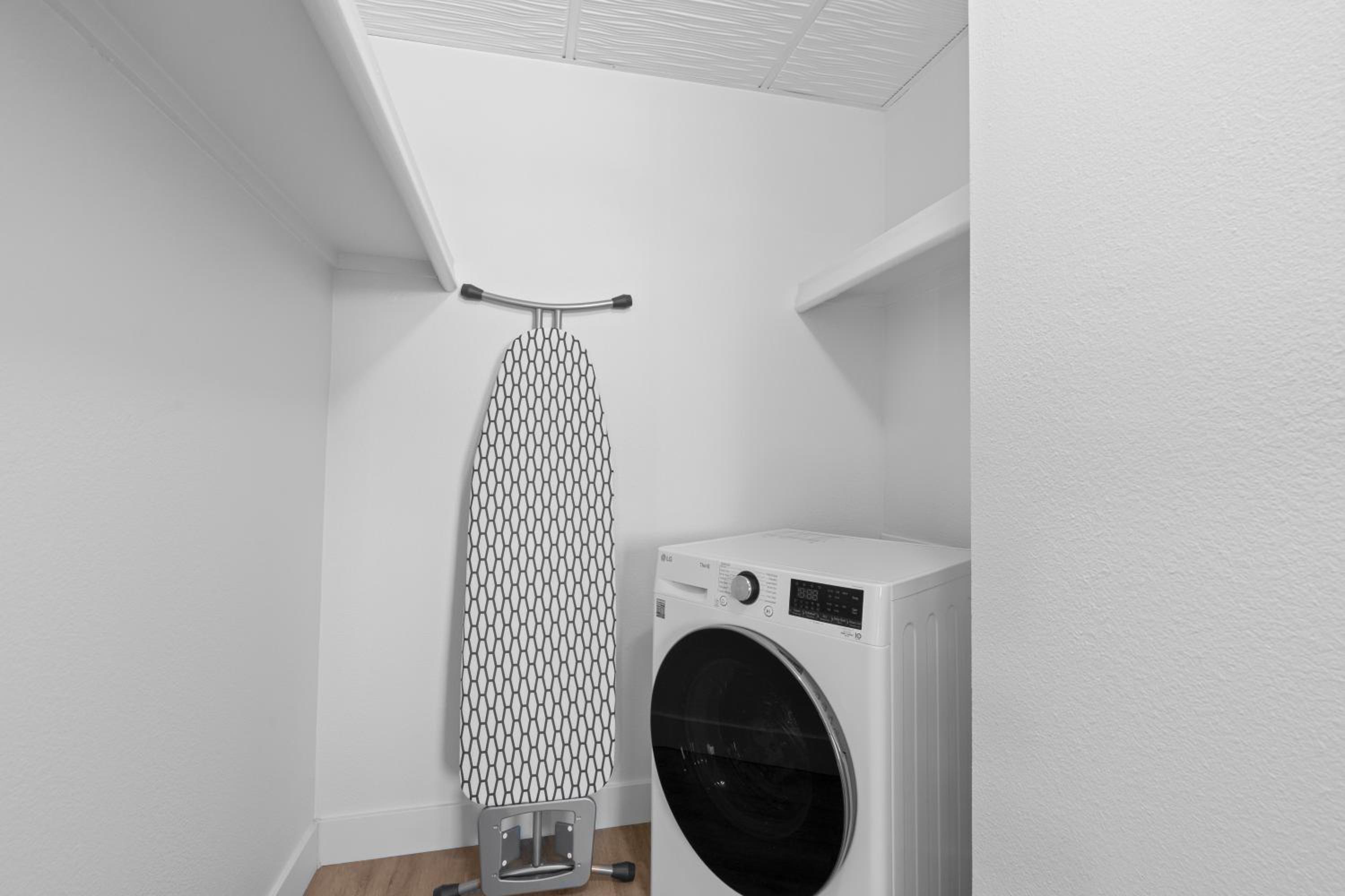 One-Bedroom Apartment photo 2