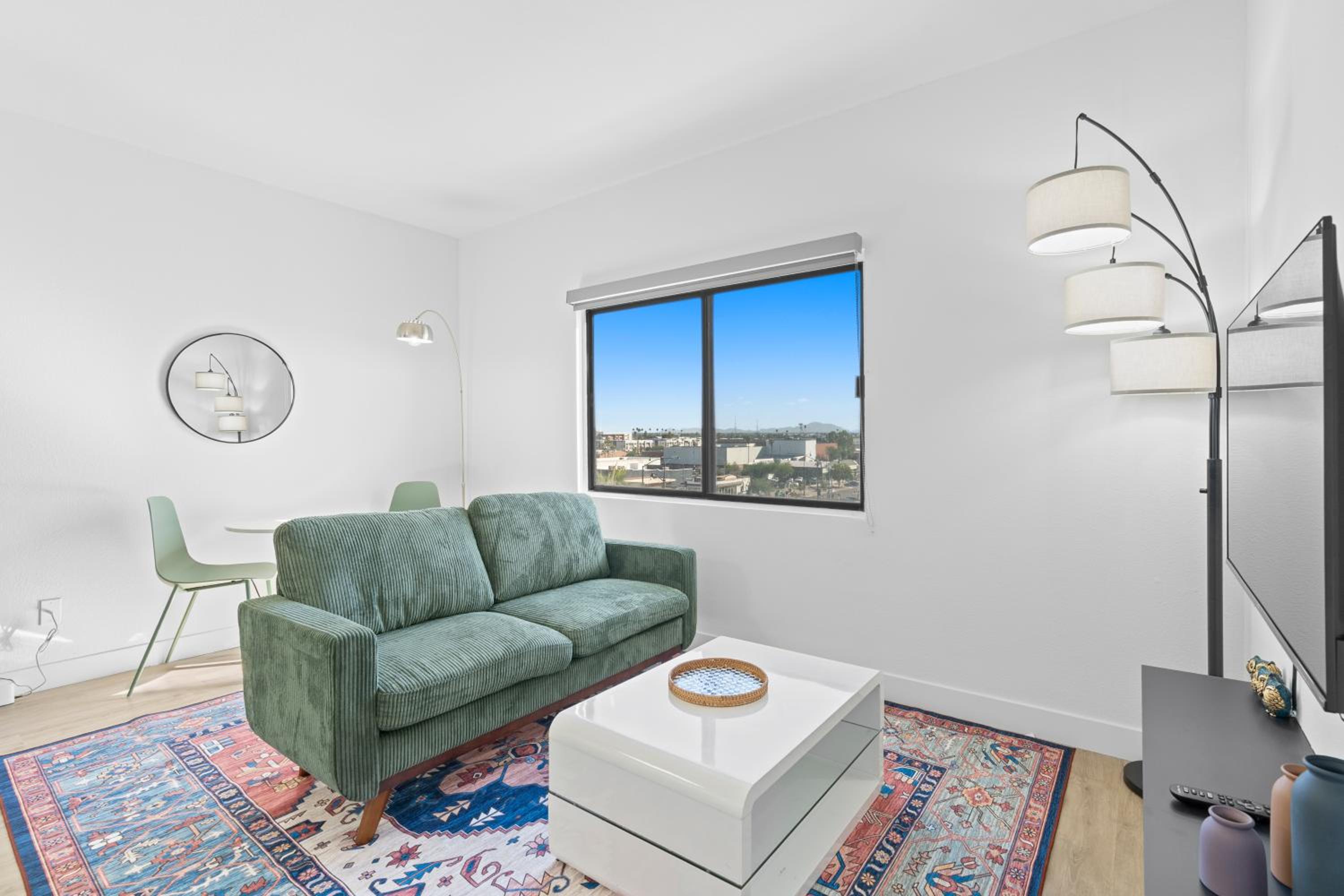 One-Bedroom Apartment photo 1