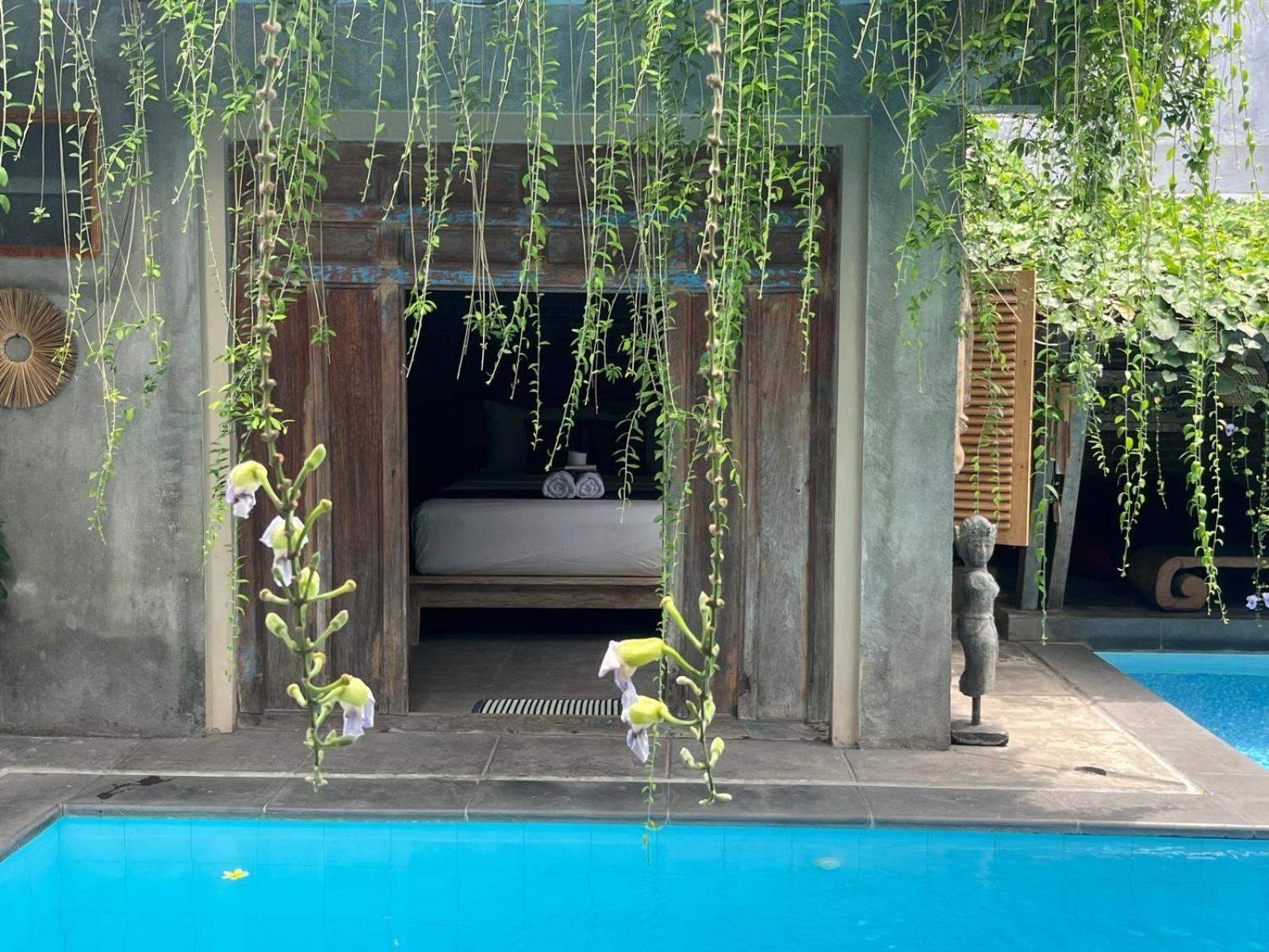 Queen Room with Pool View