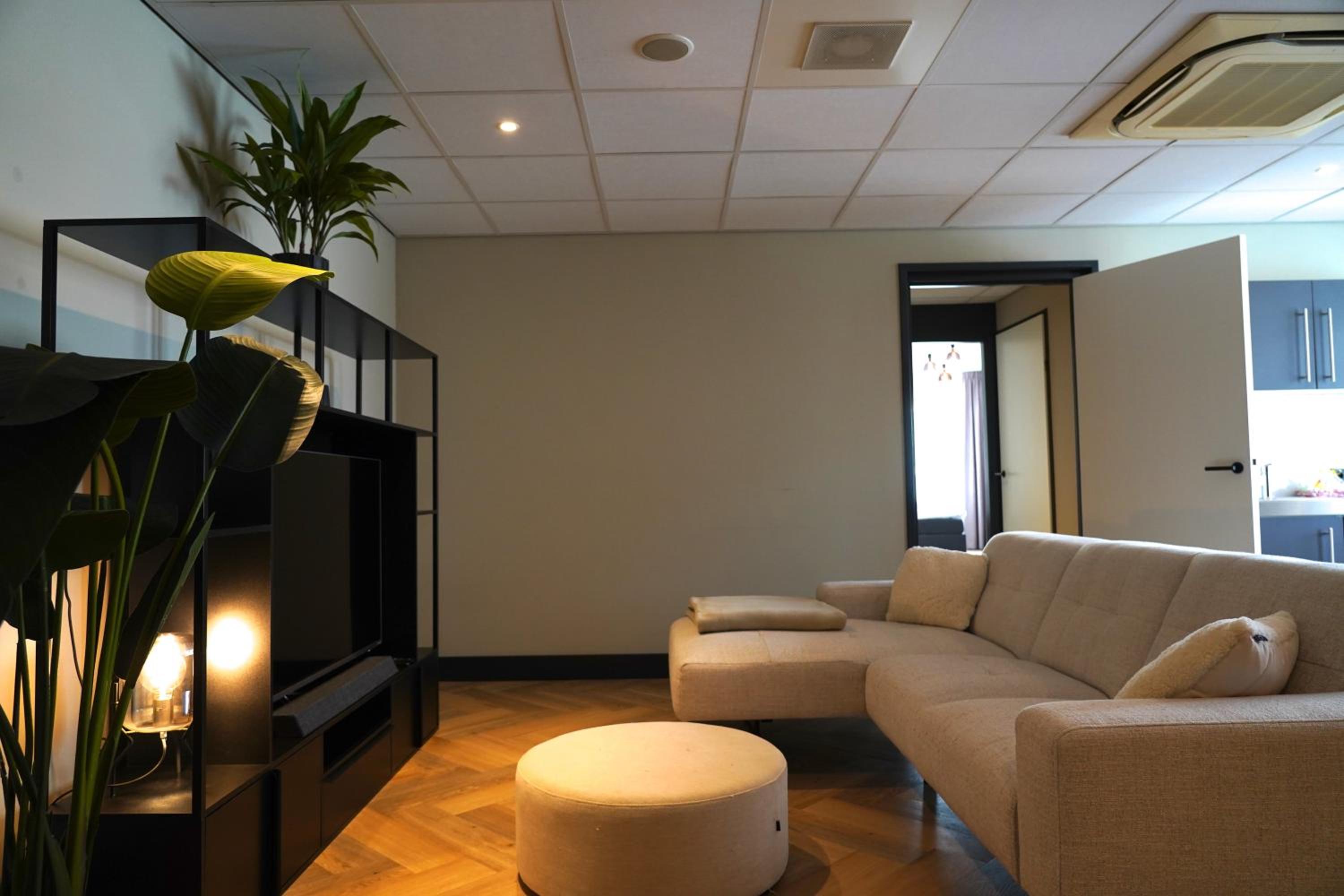 Suite - Photo 10