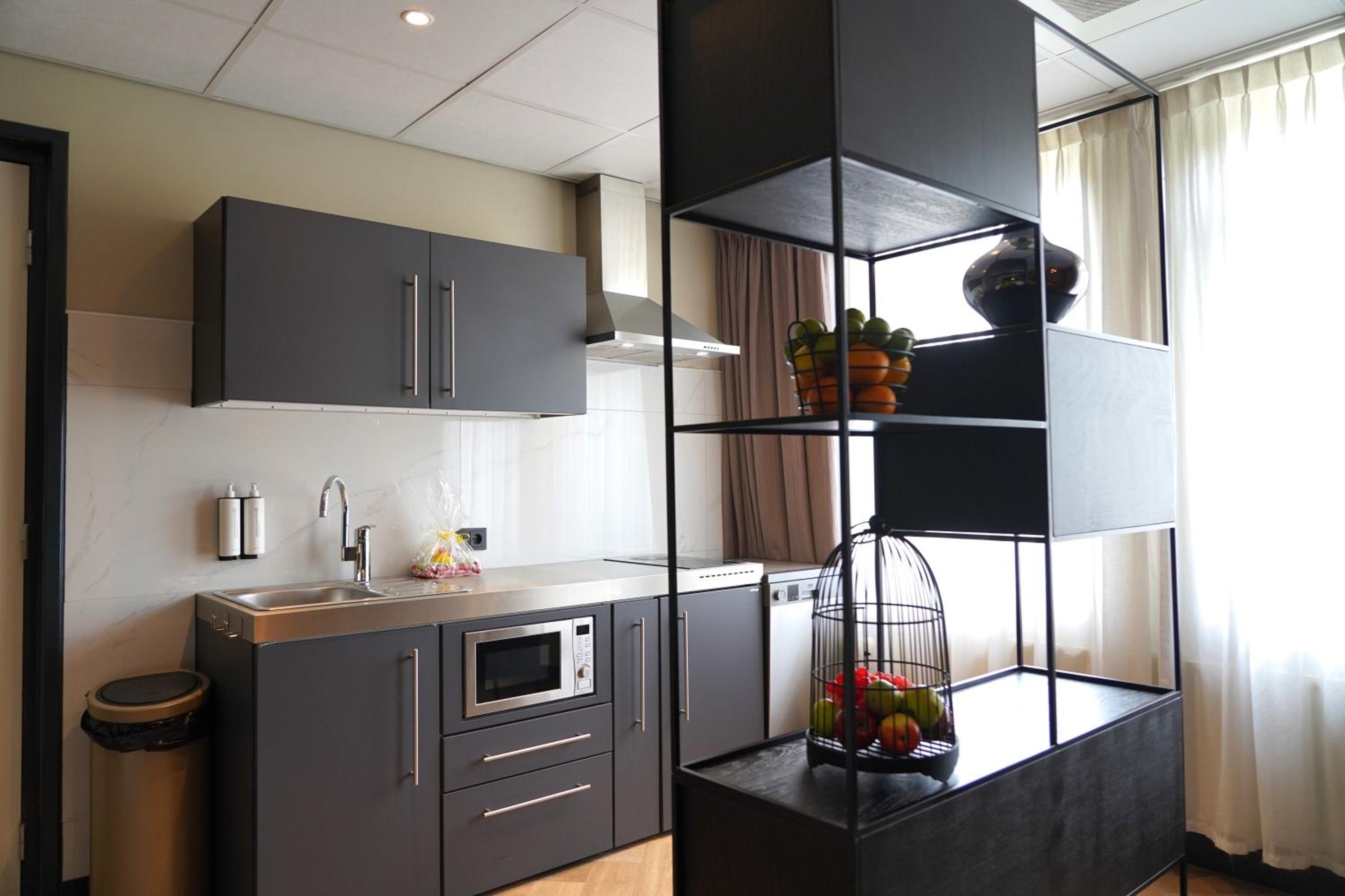 Suite - Photo 15