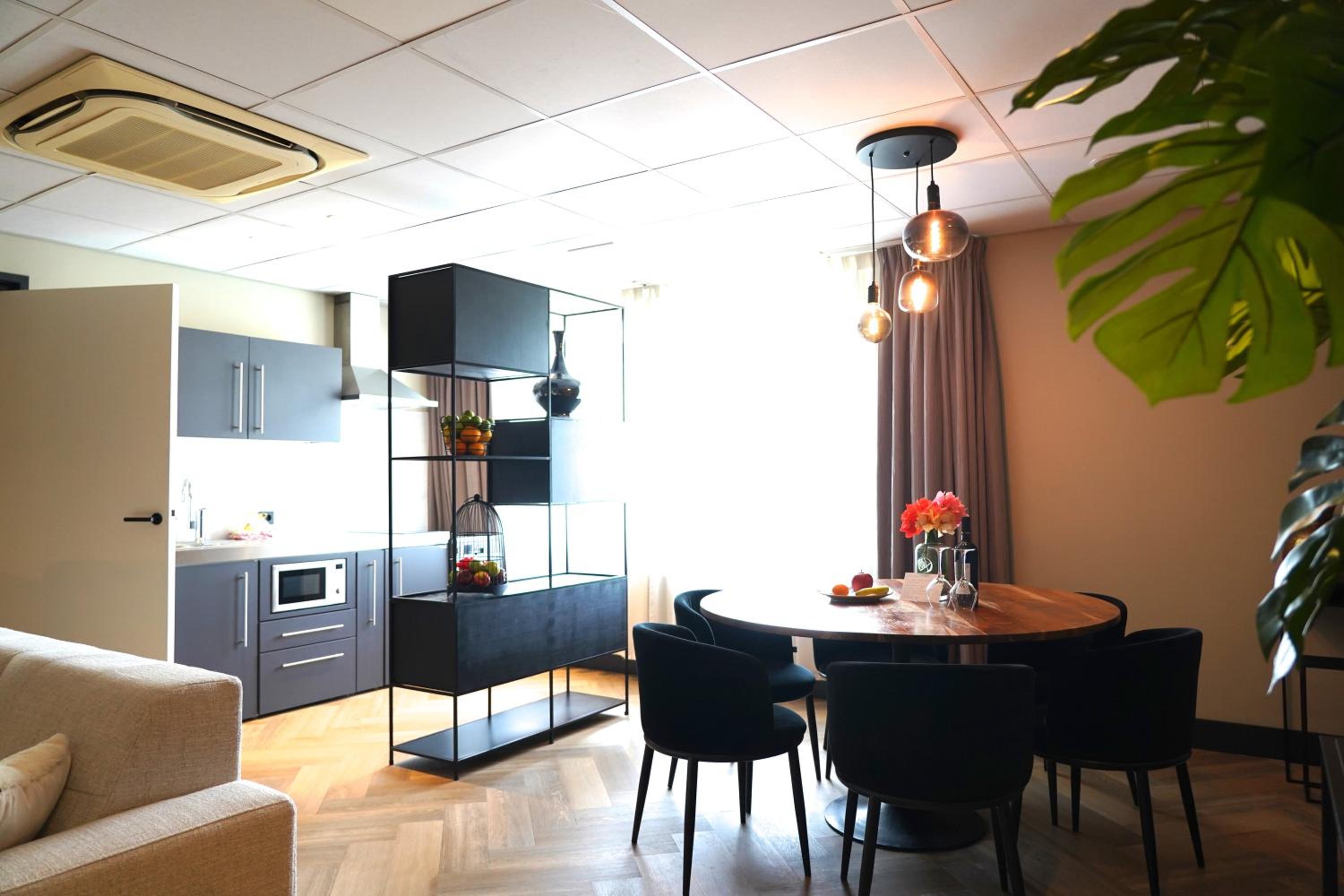 Suite - Photo 14
