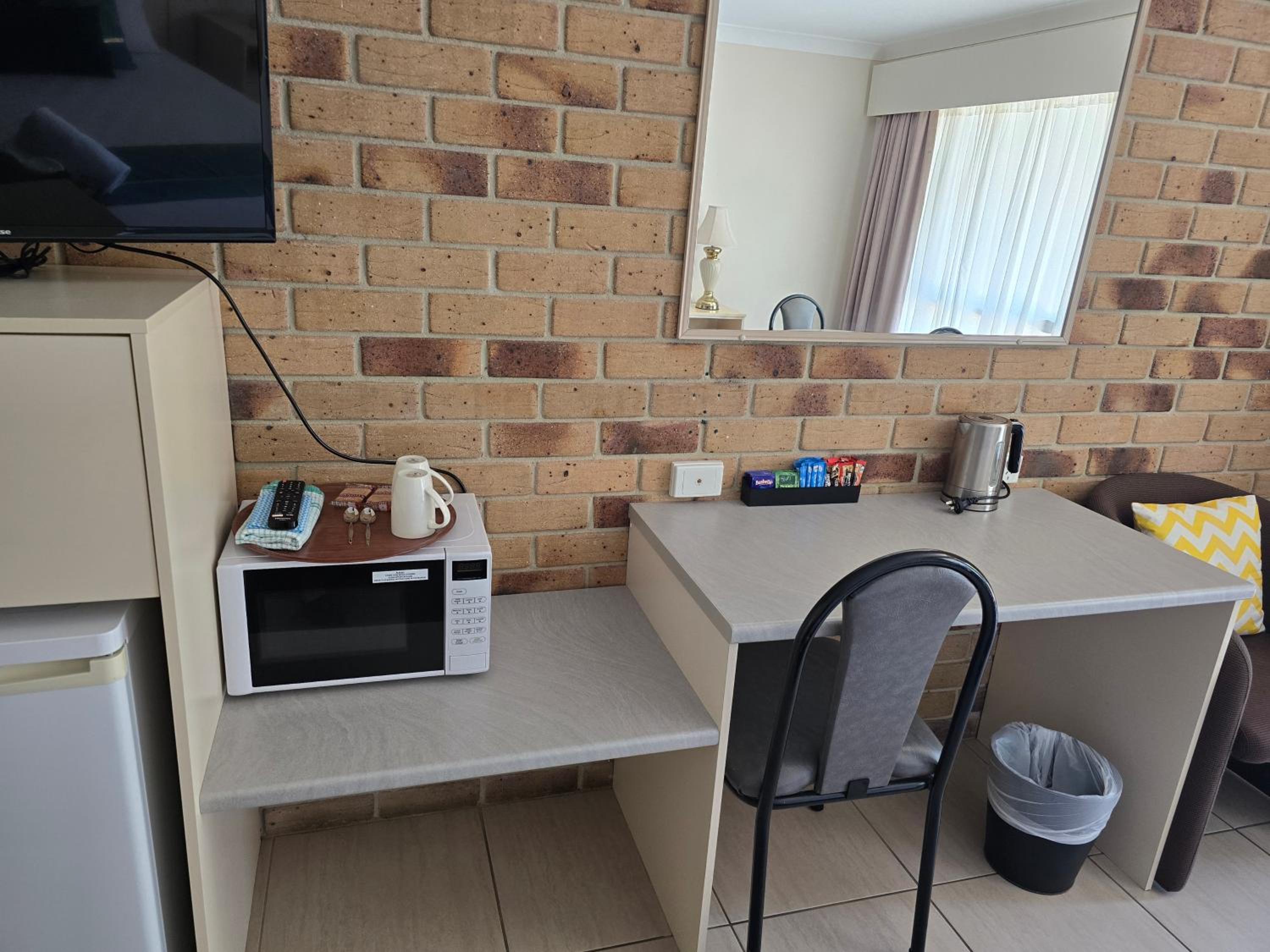 Queen Room - Disability Access photo 2