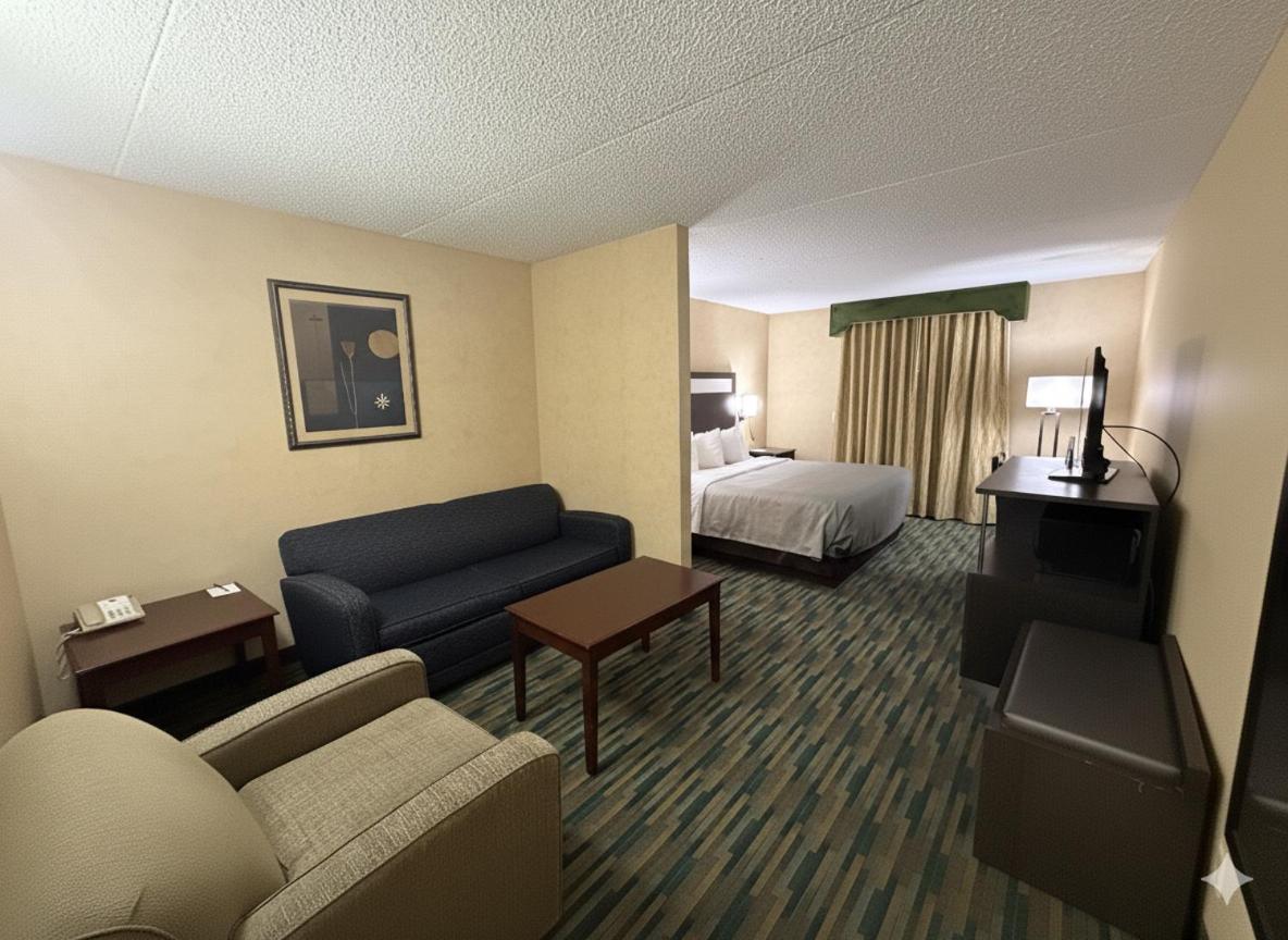 King Suite with Pool View