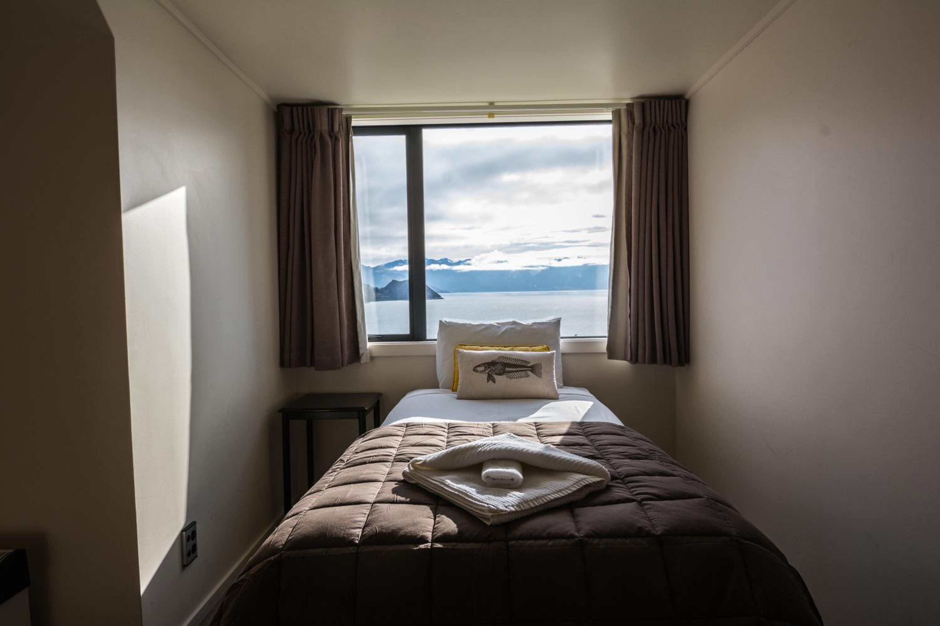Lake View Family Hotel Room with Mezzanine and Ensuite Bathroom - Photo 12