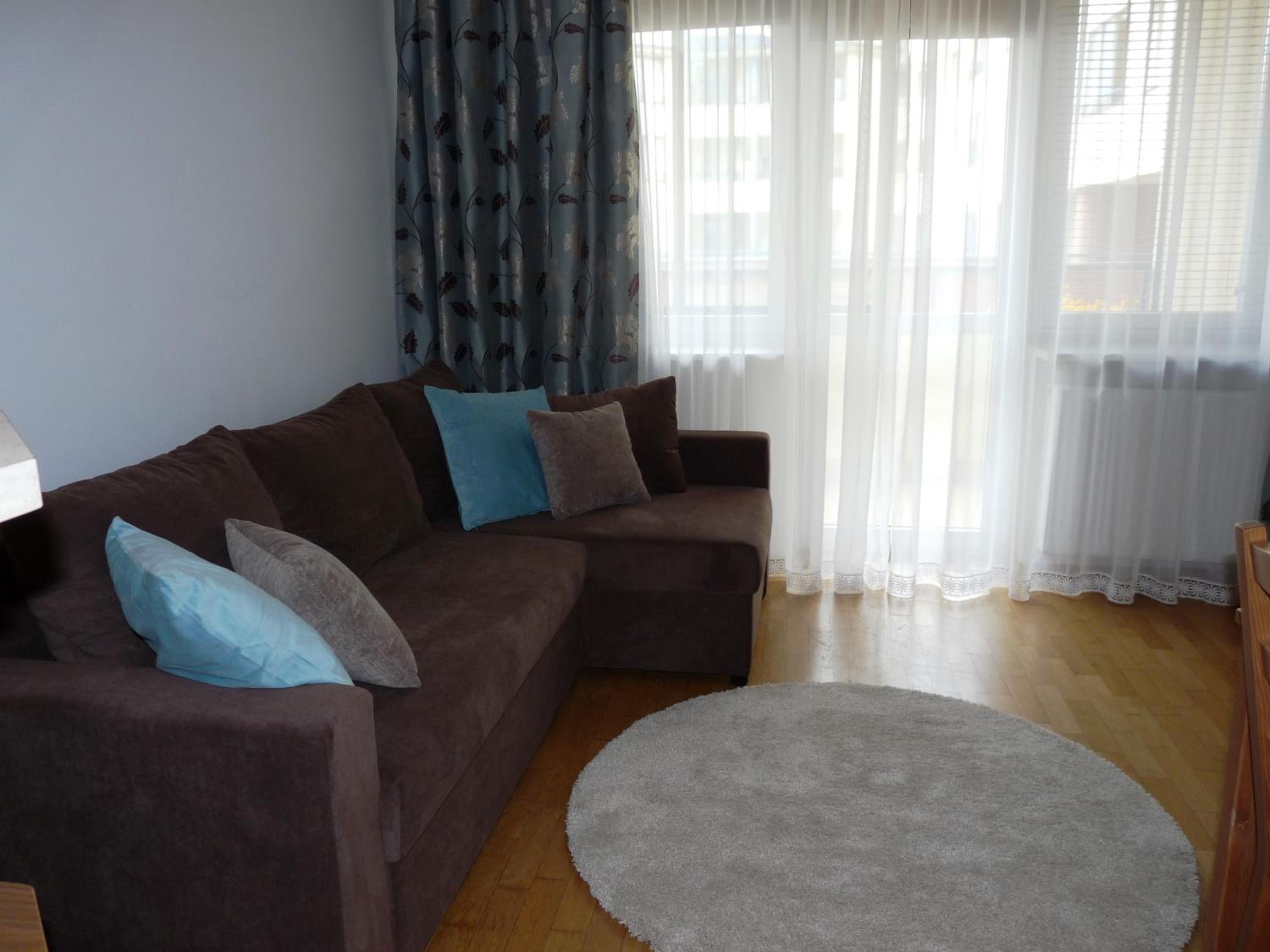 One-Bedroom Apartment - Photo 1