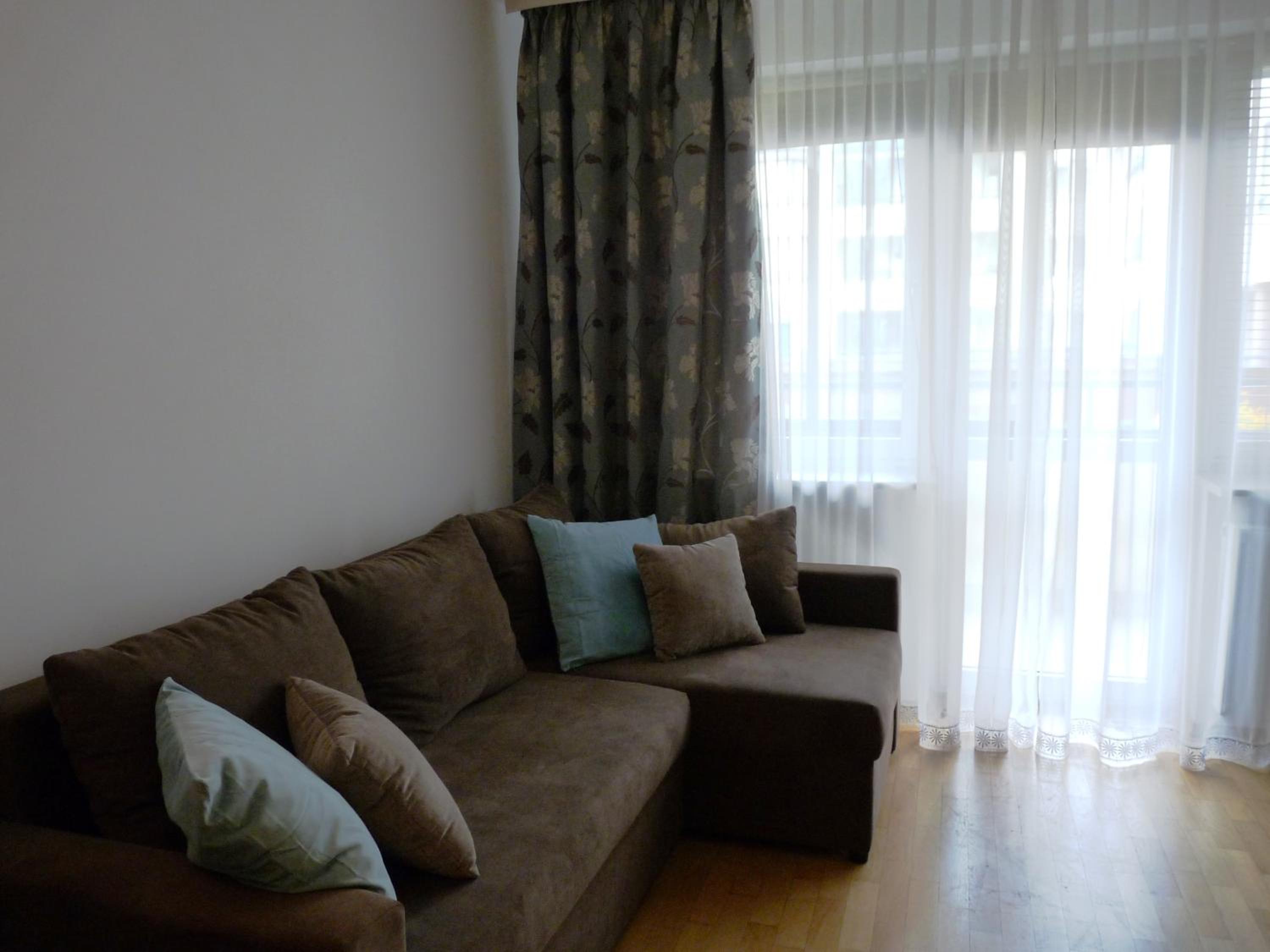 One-Bedroom Apartment - Photo 7