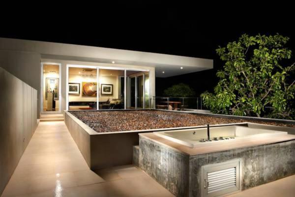 Villa with Private Pool - Photo 11