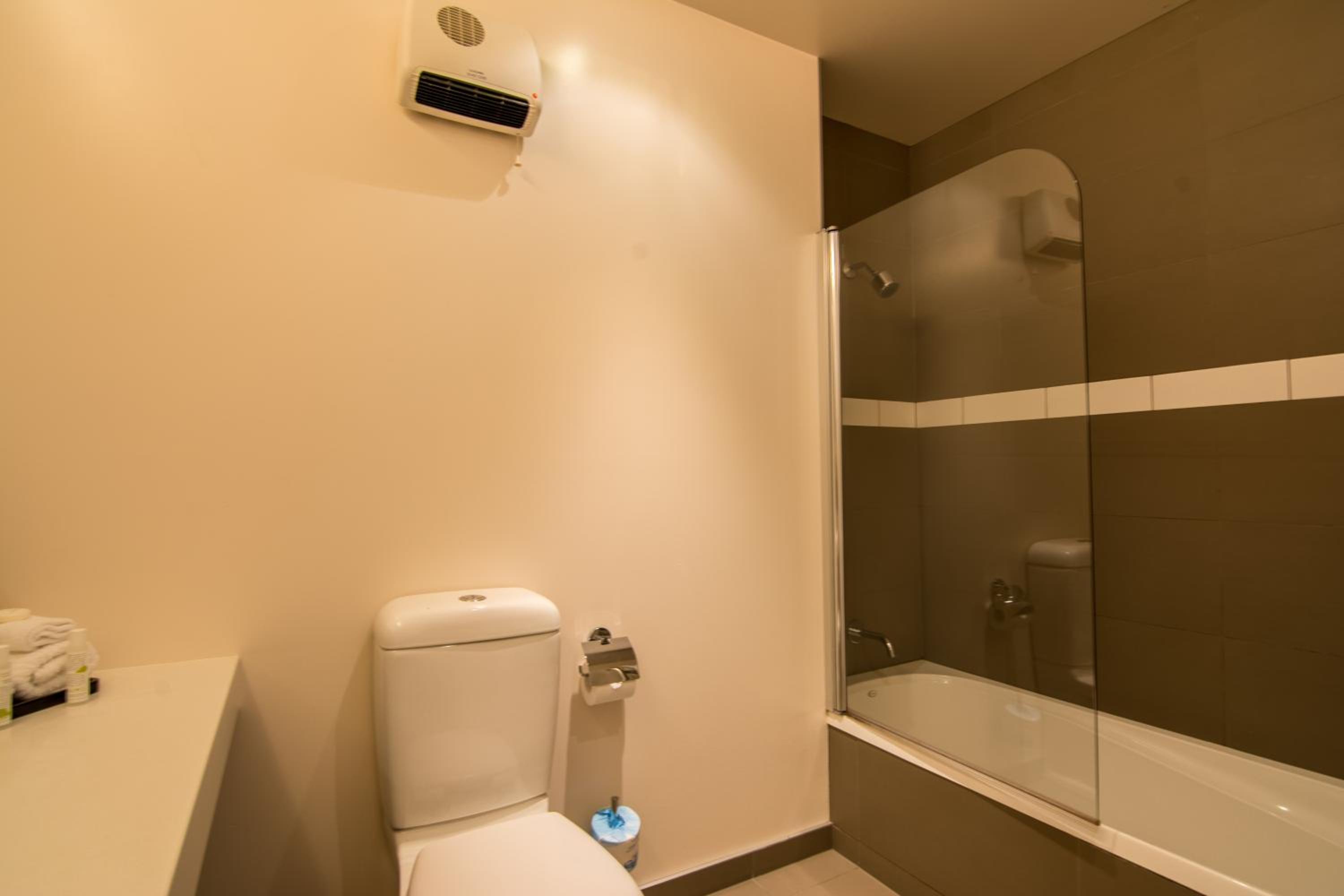 Lake View Family Hotel Room with Mezzanine and Ensuite Bathroom - Photo 14