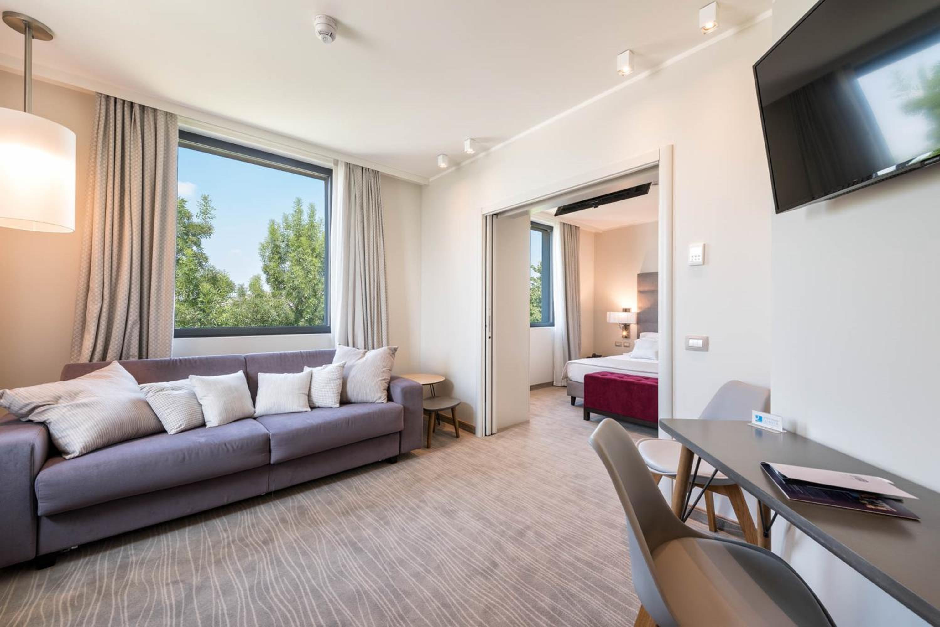 Deluxe Suite - Photo 2