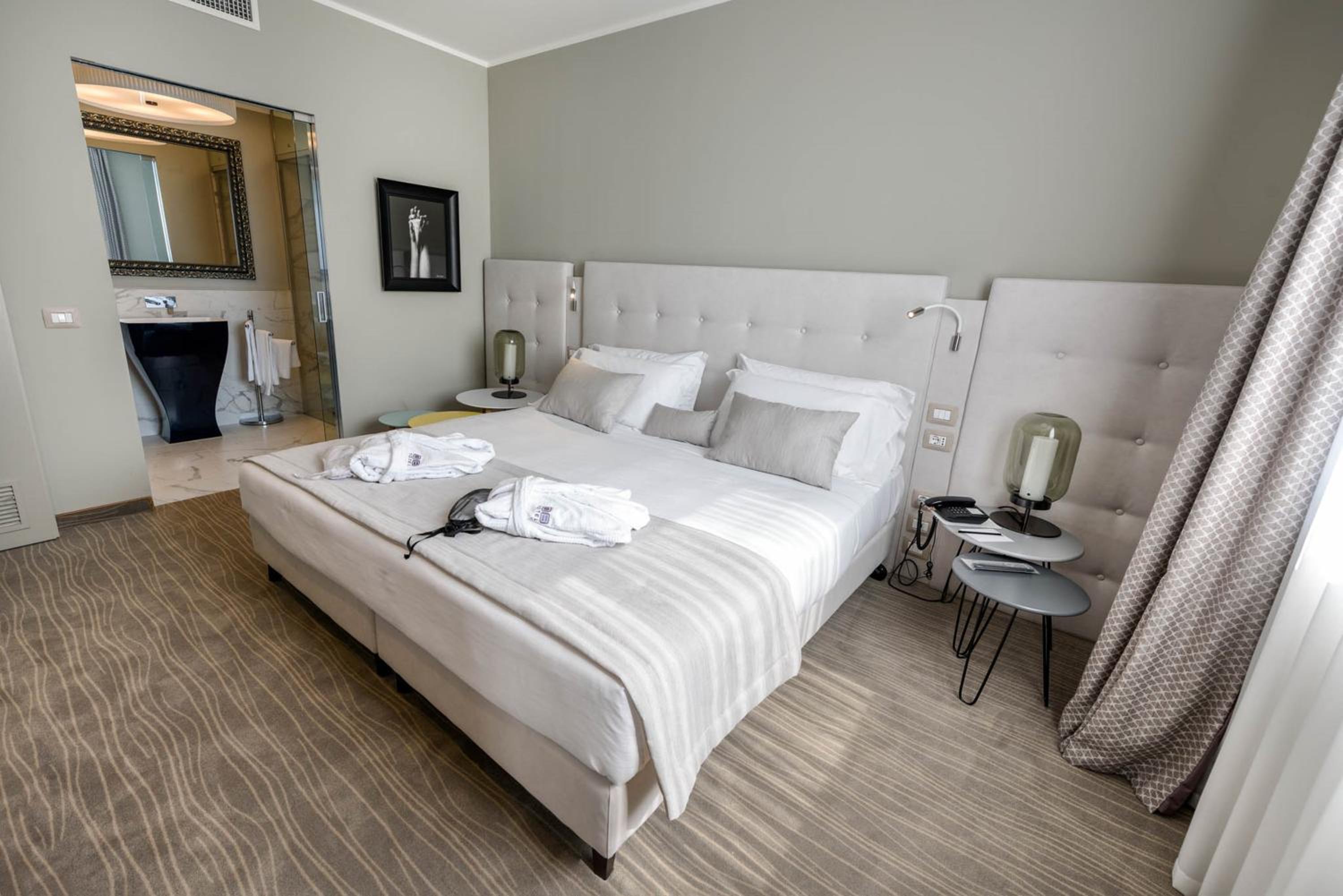 Deluxe Suite - Photo 5