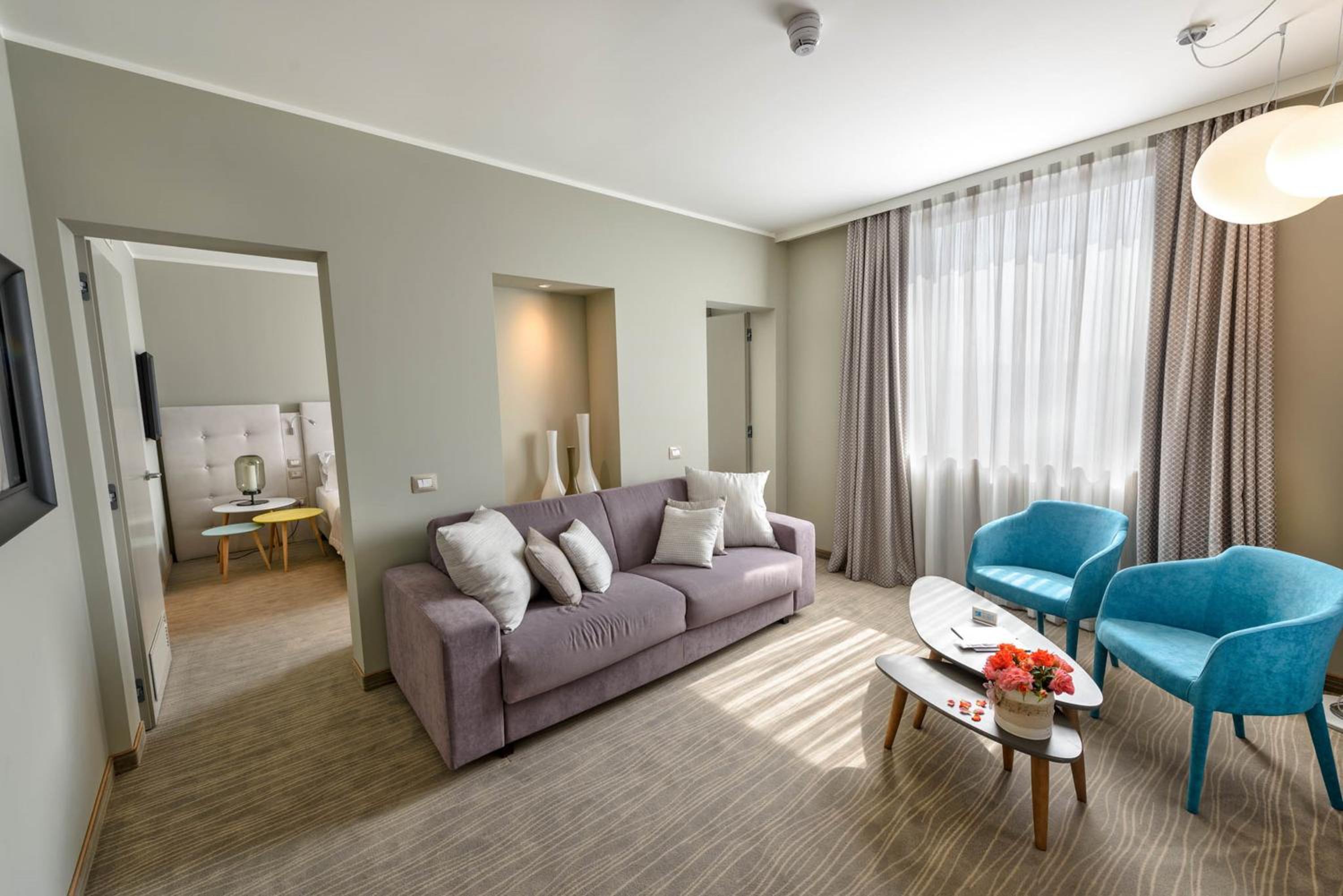 Deluxe Suite - Photo 6