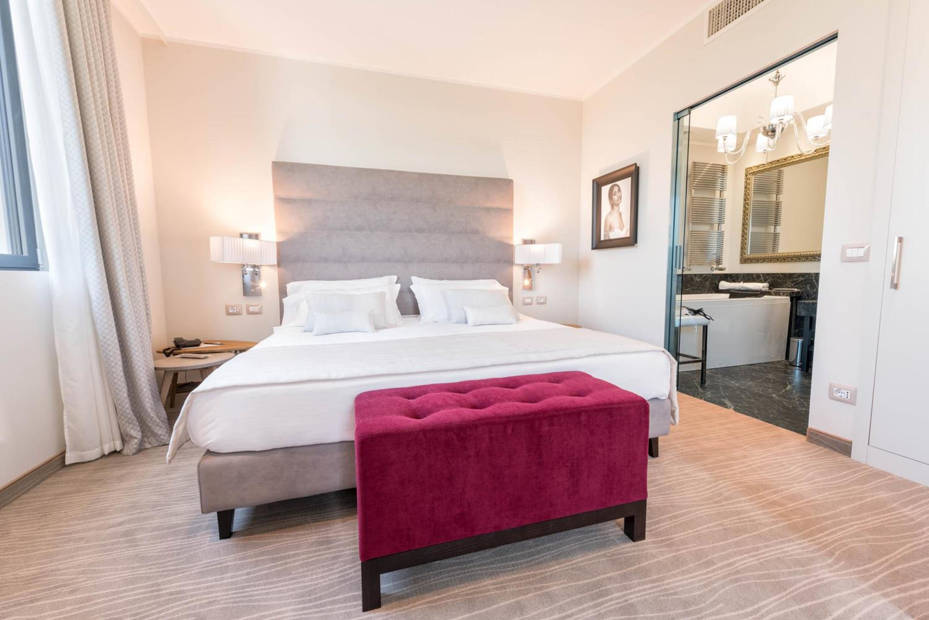 Deluxe Suite - Photo 1