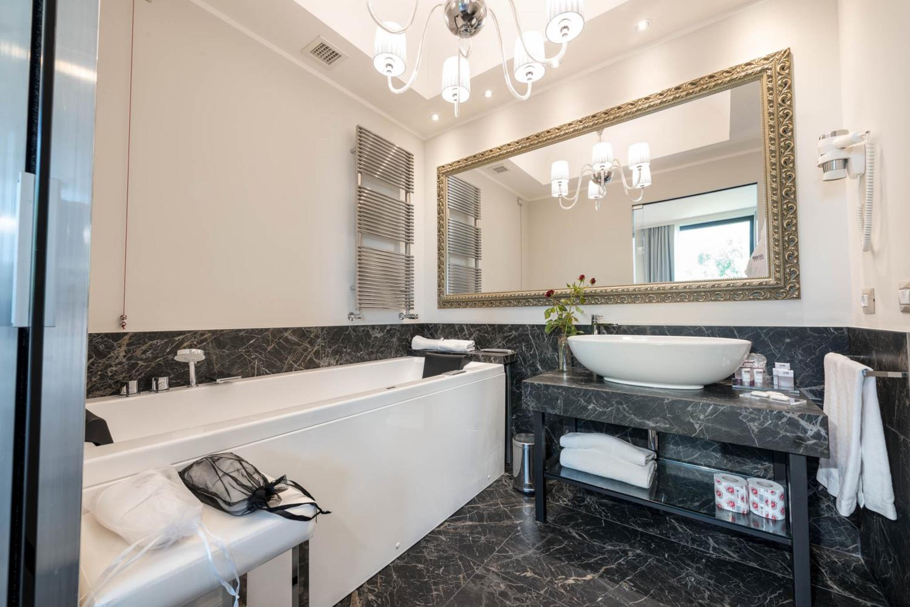 Deluxe Suite - Photo 3